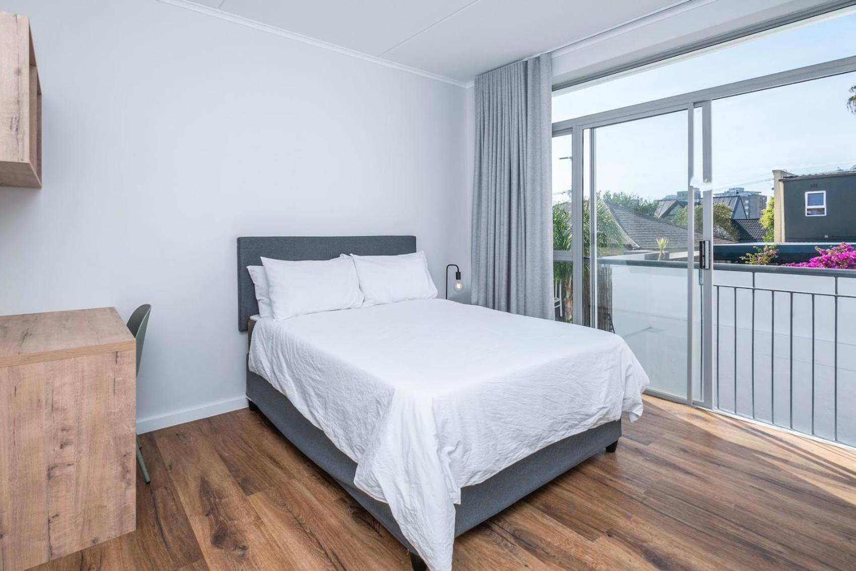 Spacious Retreat At The Metropole East Of Main *