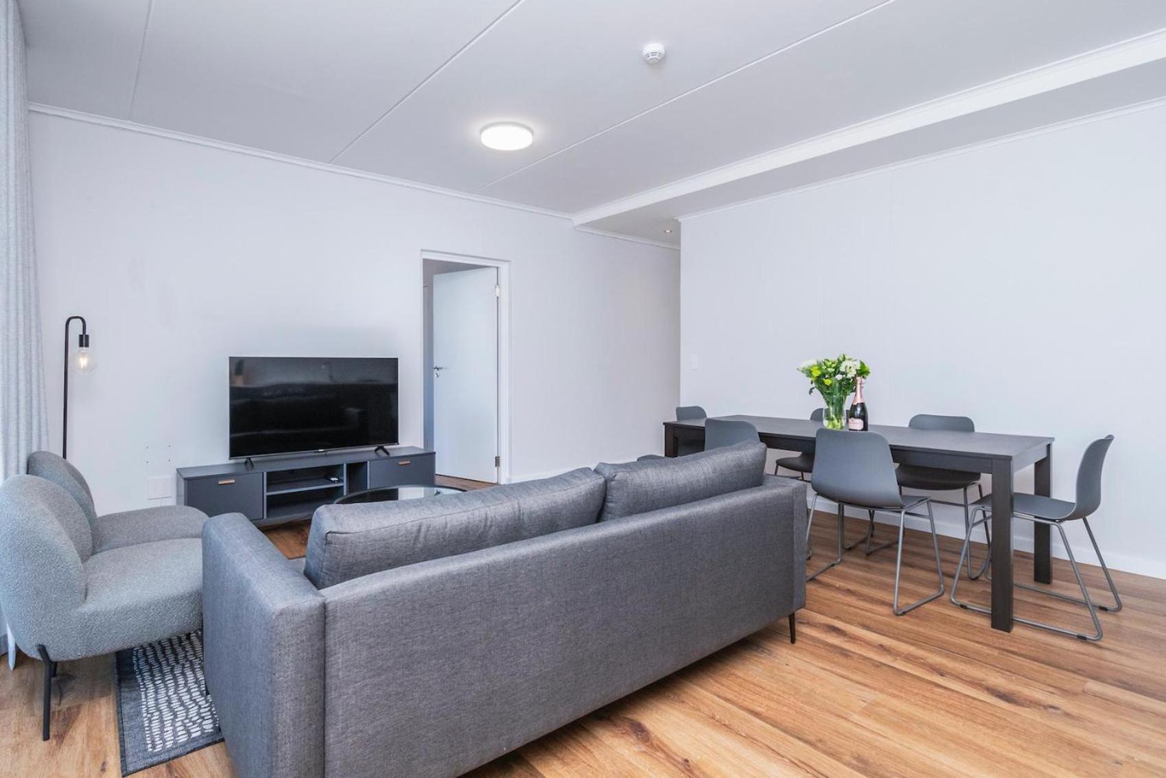 Spacious Retreat At The Metropole East Of Main *