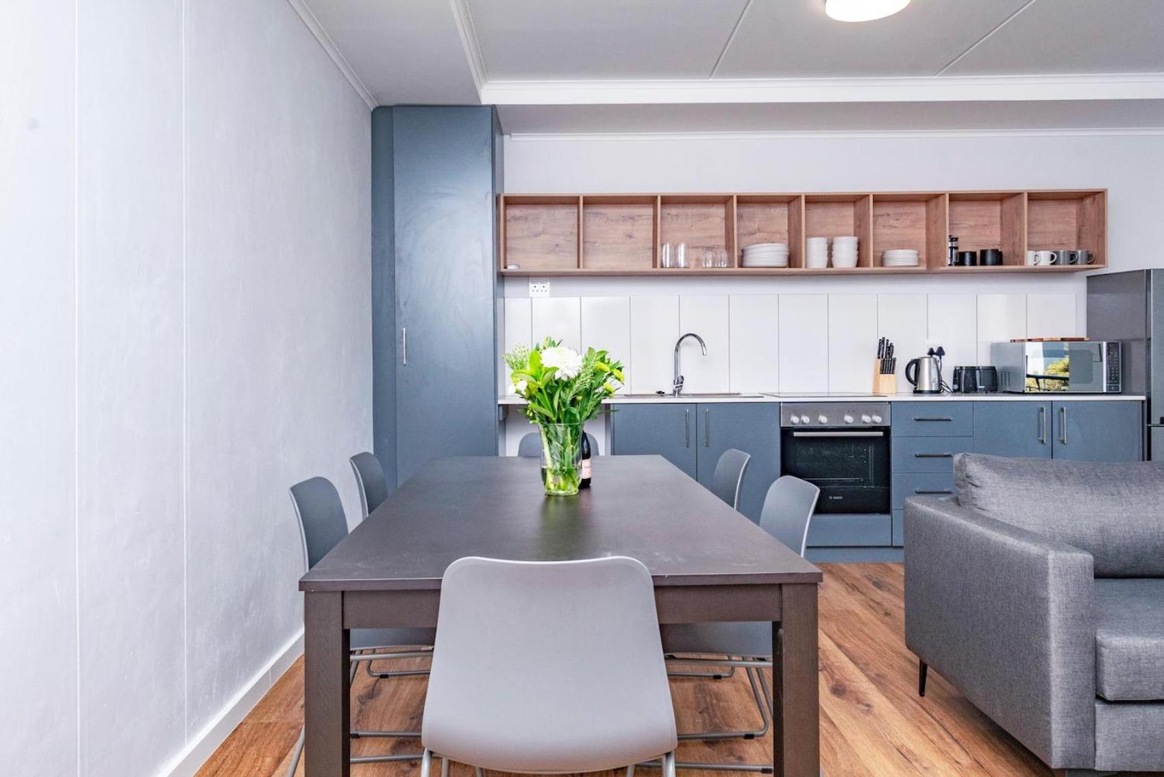 Apartment Spacious Retreat At The Metropole East Of Main Cape Town