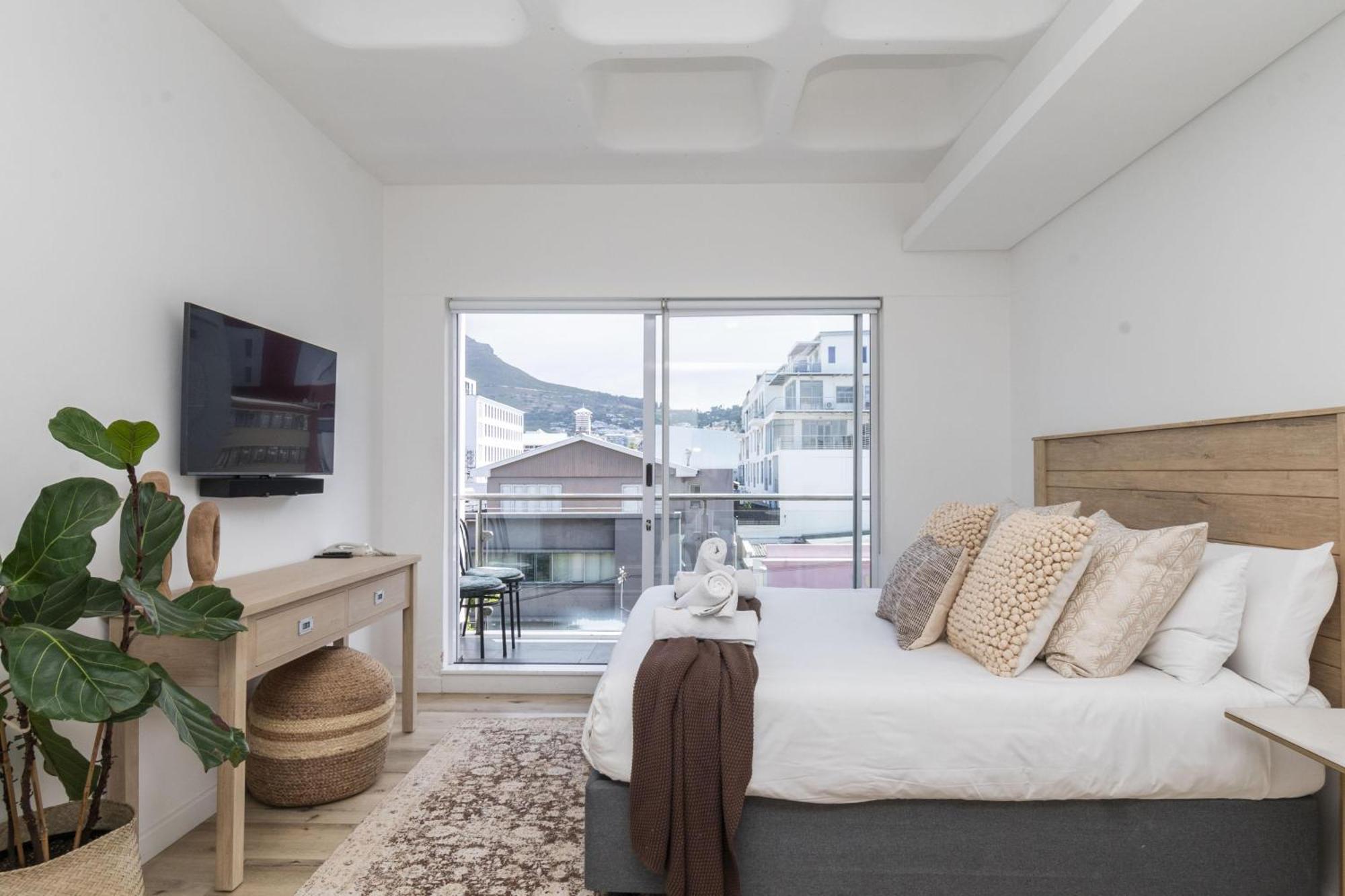 Apartment Stylish City With Mountain Views *