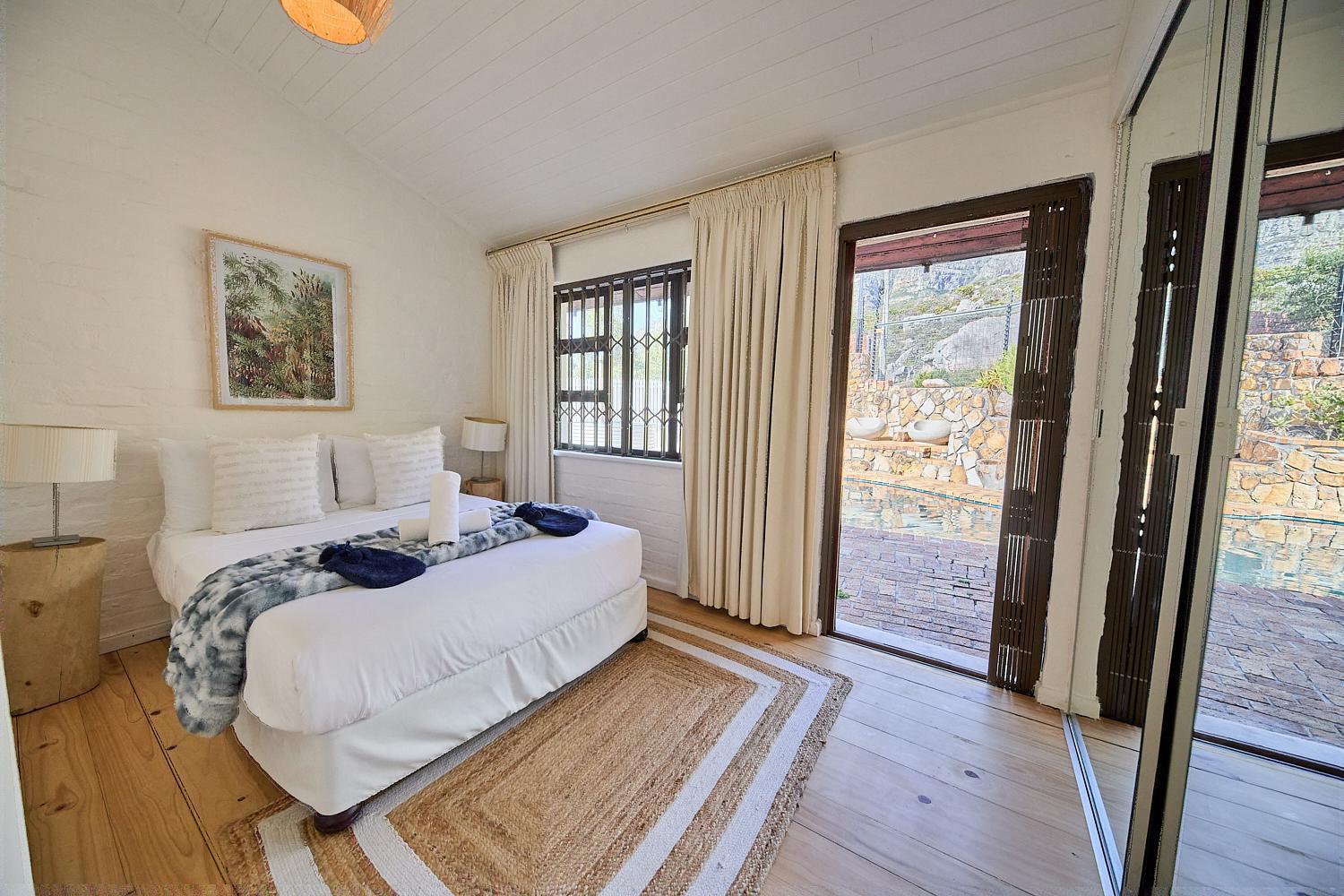 Apartment Mountain Oasis - Views, Pool, Hot Tub & Inverter Cape Town