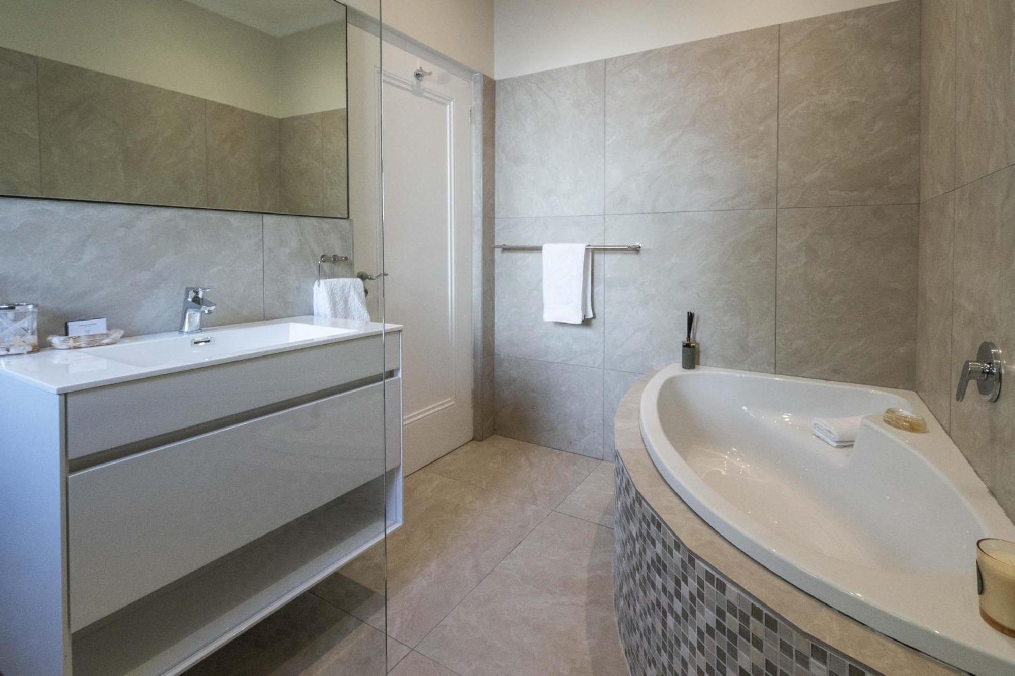 Villa Atlantic Sunsets With Magnificent Uninterrupted Ocean And Mountain Views In Camps Bay *