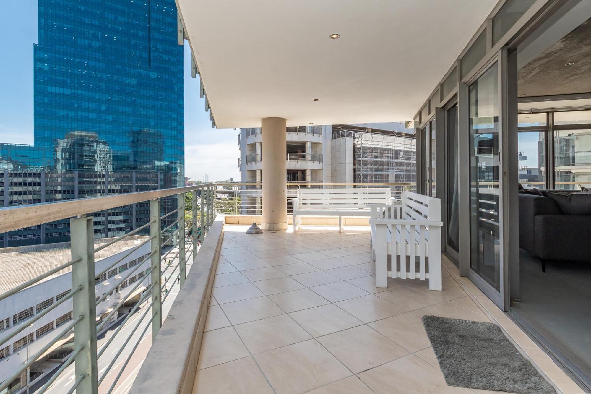 Itc Icon Two Bedroom With Lovely Balcony Apartment Cape Town
