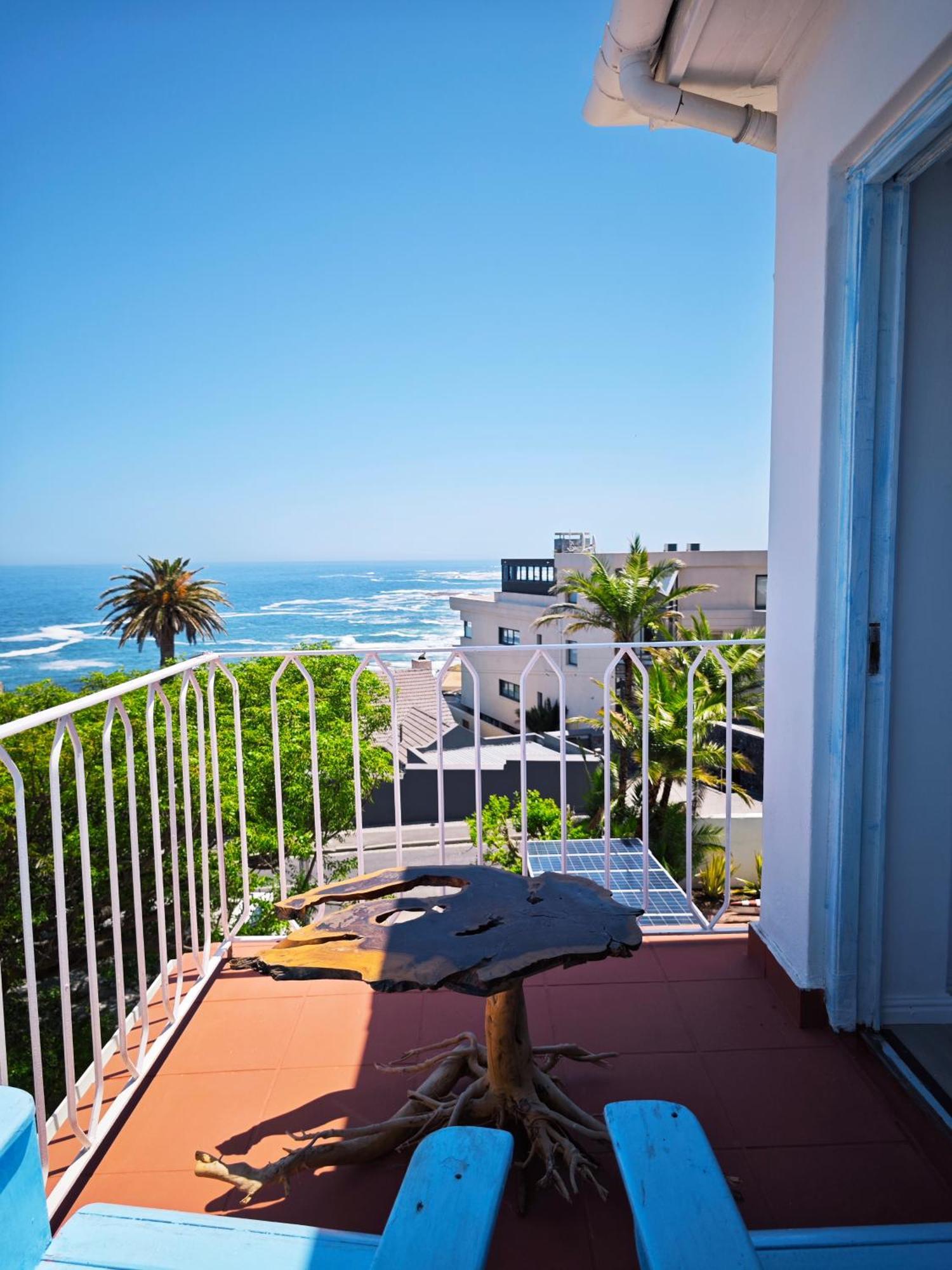Beachwave Camps Bay *