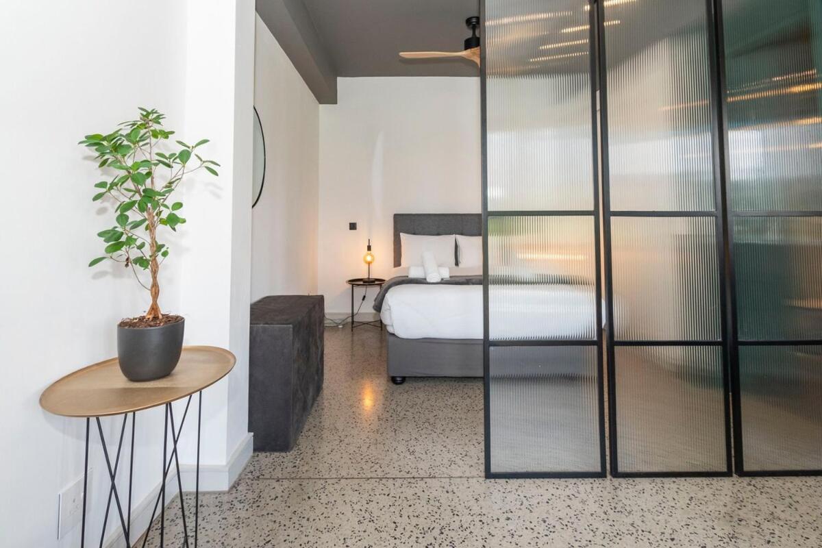 Near Waterfront, Rooftop Pool Apartment