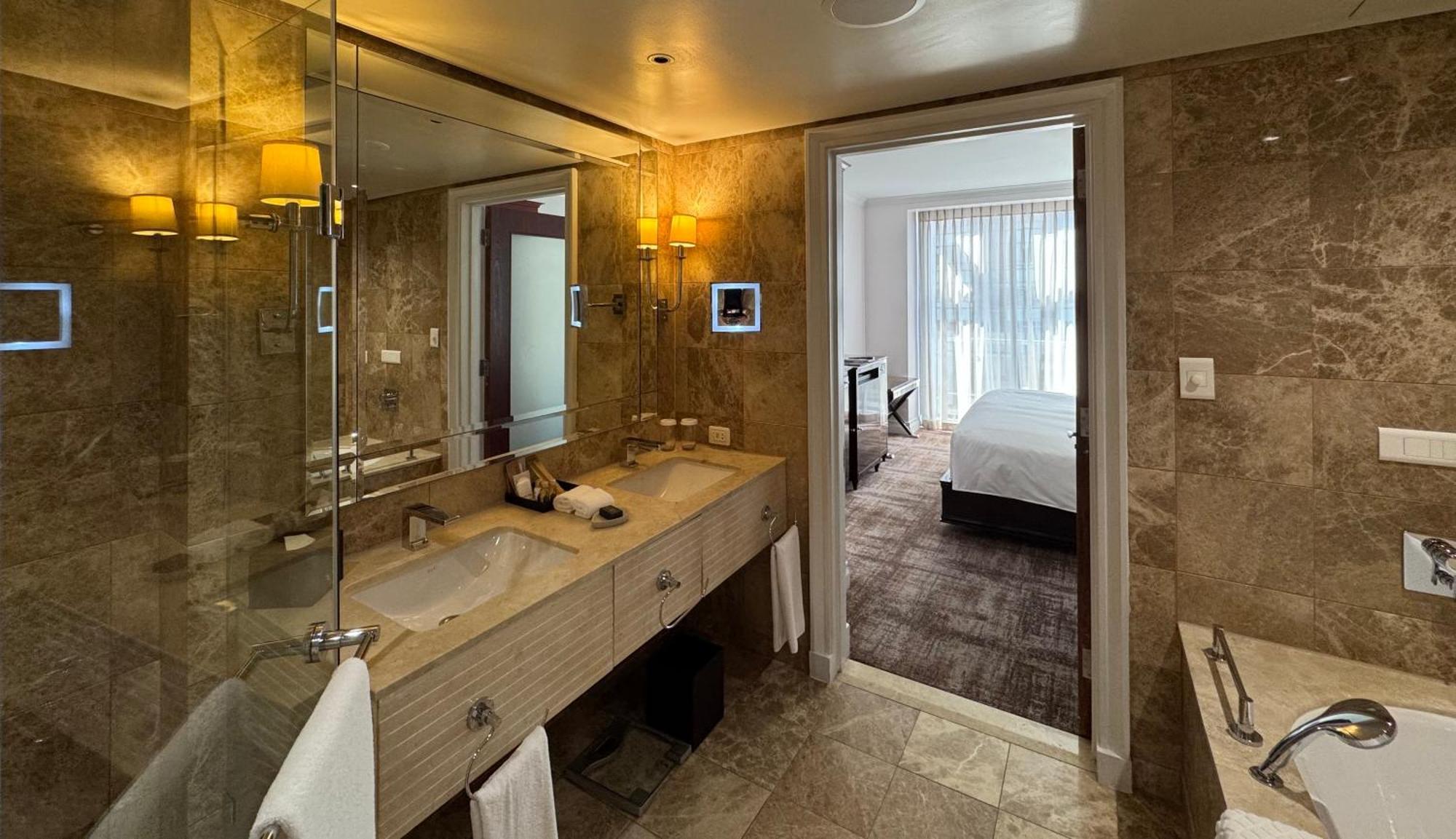 Luxury At Taj - Corner With Balcony - Newly Renovated Cape Town