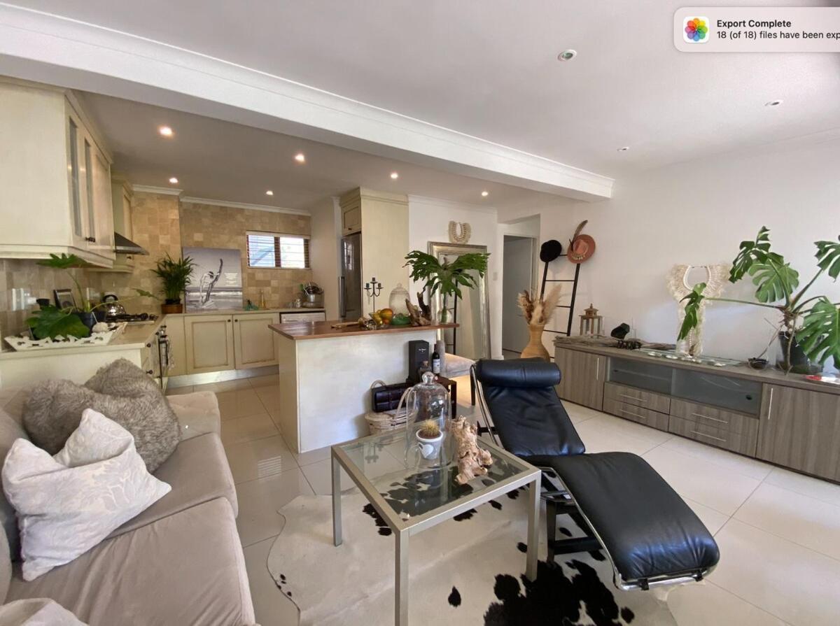 Sanctuary In Seapoint Apartment