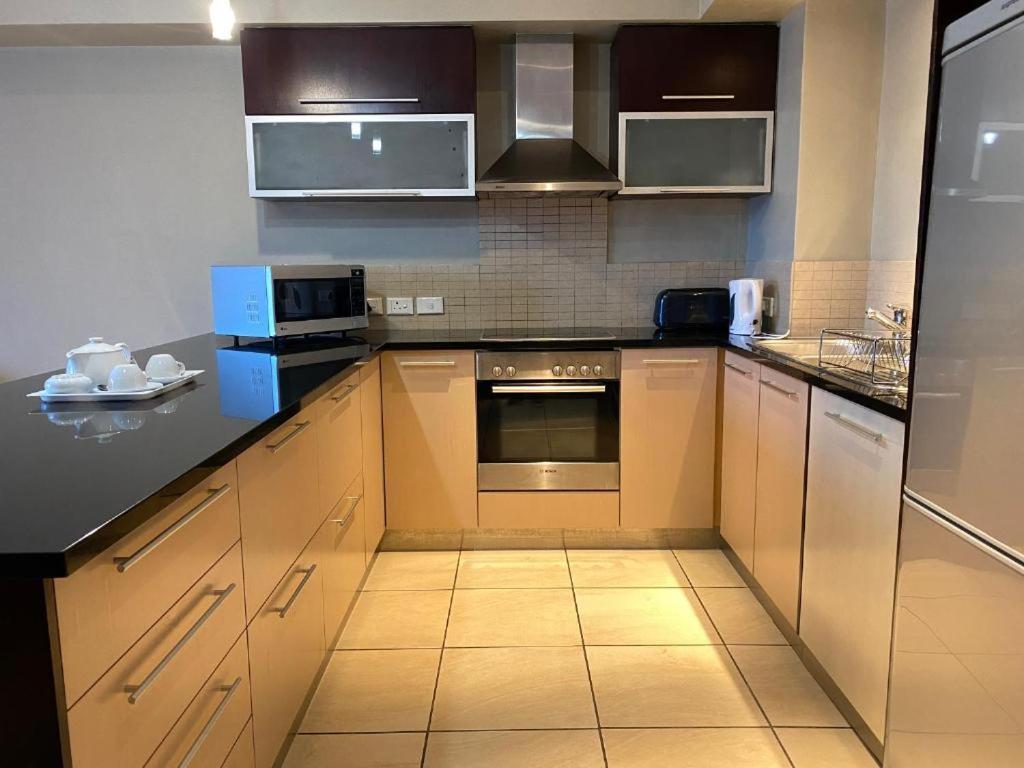 Spacious 2 Bedroom @ Icon Apartment Cape Town