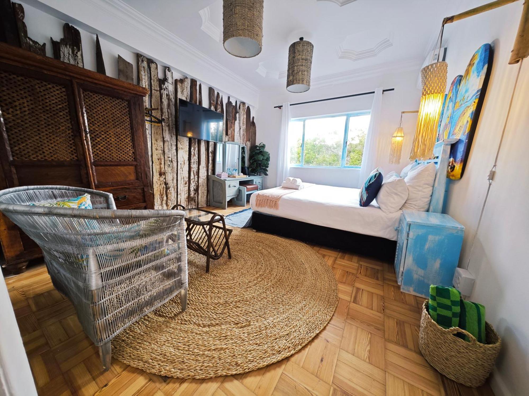 Beachwave Camps Bay * Cape Town