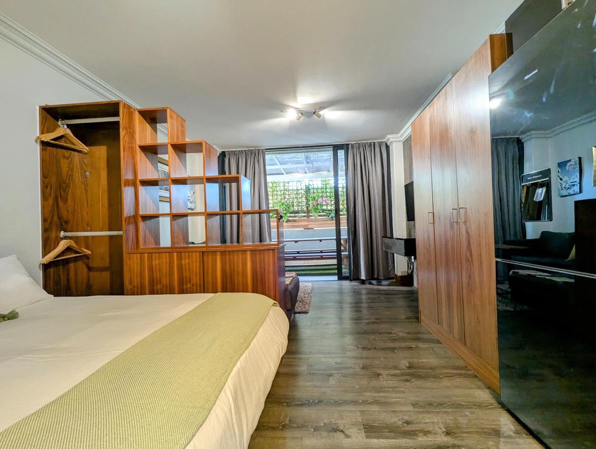 Urban With Lush Patio Braai & Rooftop Pool Apartamento *
