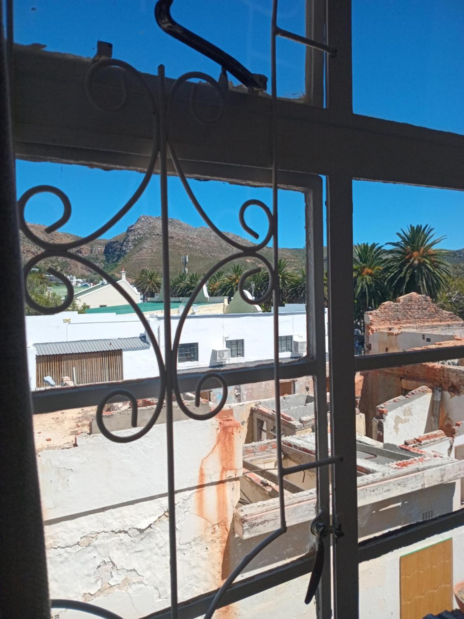 Cozy In The Heart Of Simon's Town Inn