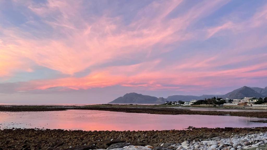 Gypsy Wagons, Arum Ave, Kommetjie Holiday home *