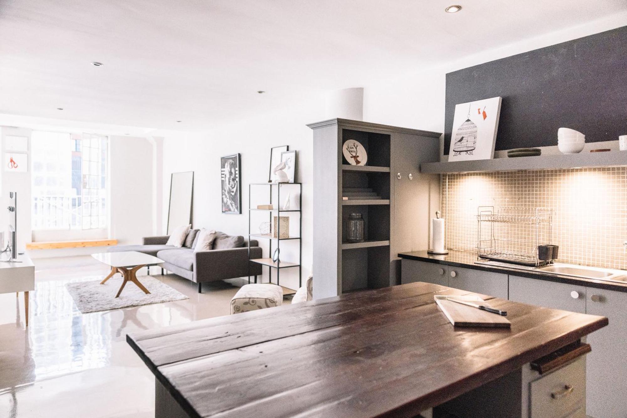 Charming 1 Bed On Bree Street With Stunning Views Apartment