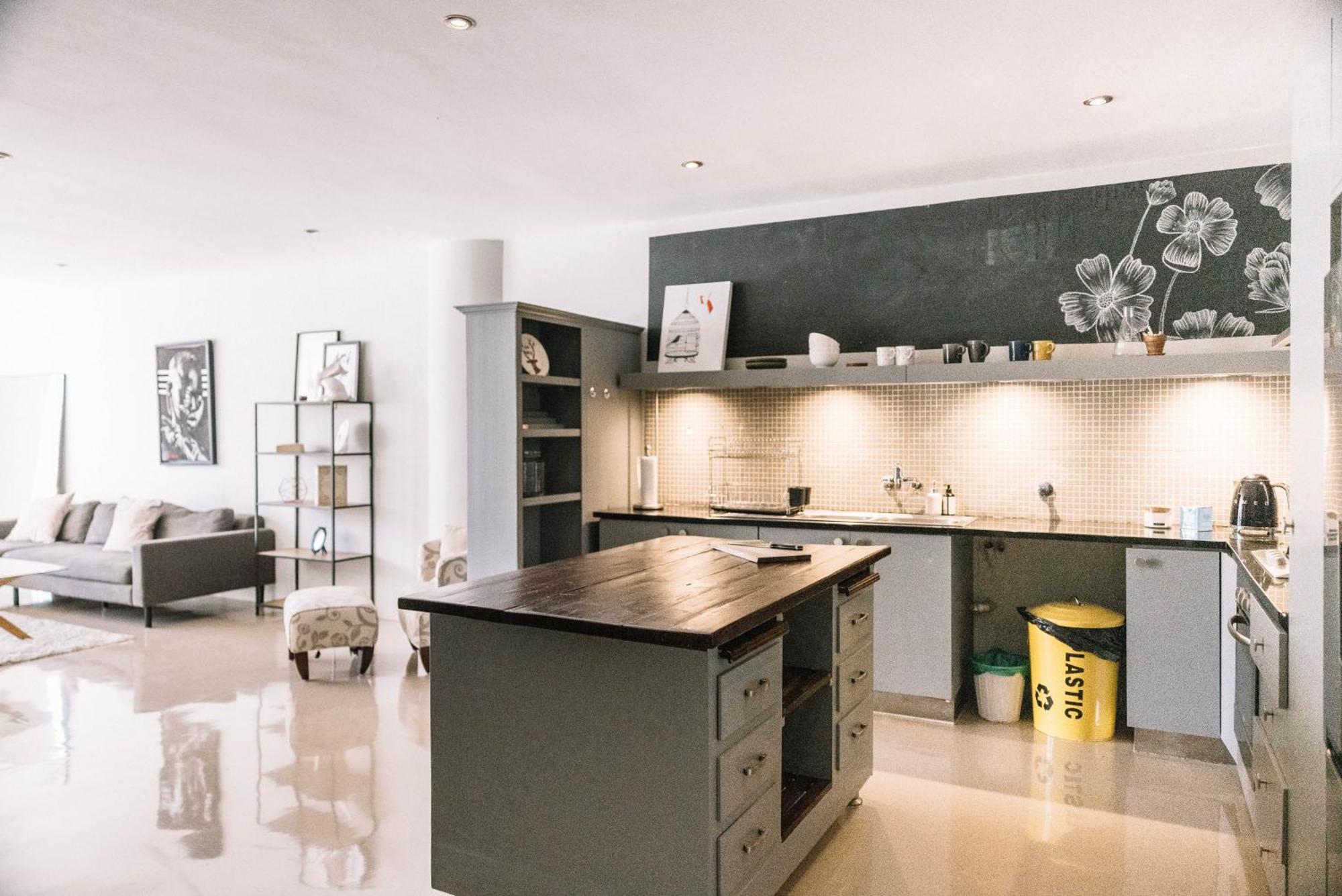 Charming 1 Bed On Bree Street With Stunning Views Cape Town