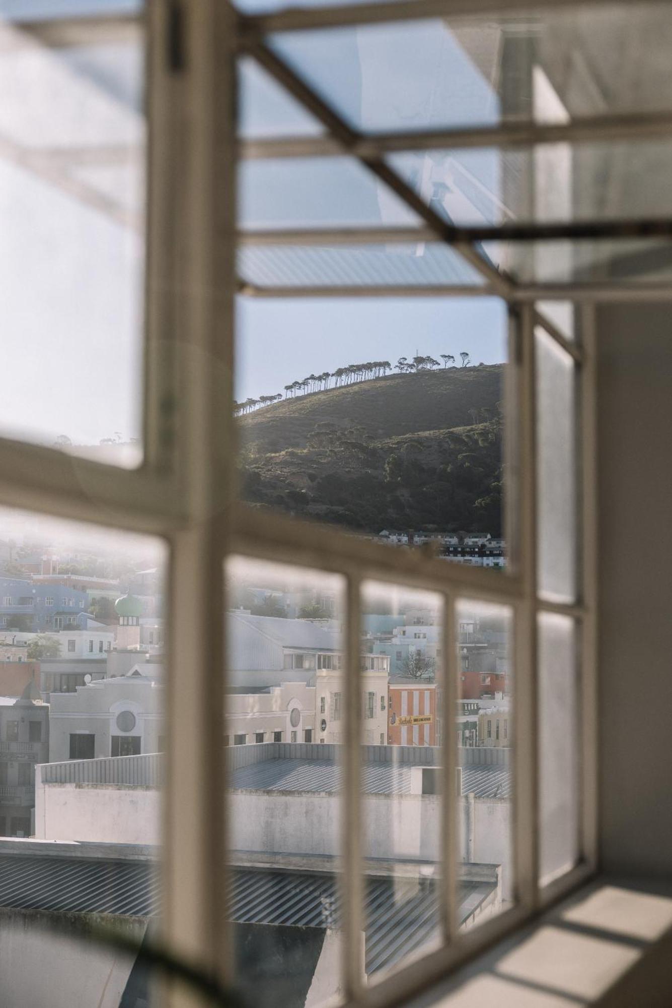 Charming 1 Bed On Bree Street With Stunning Views * Cape Town