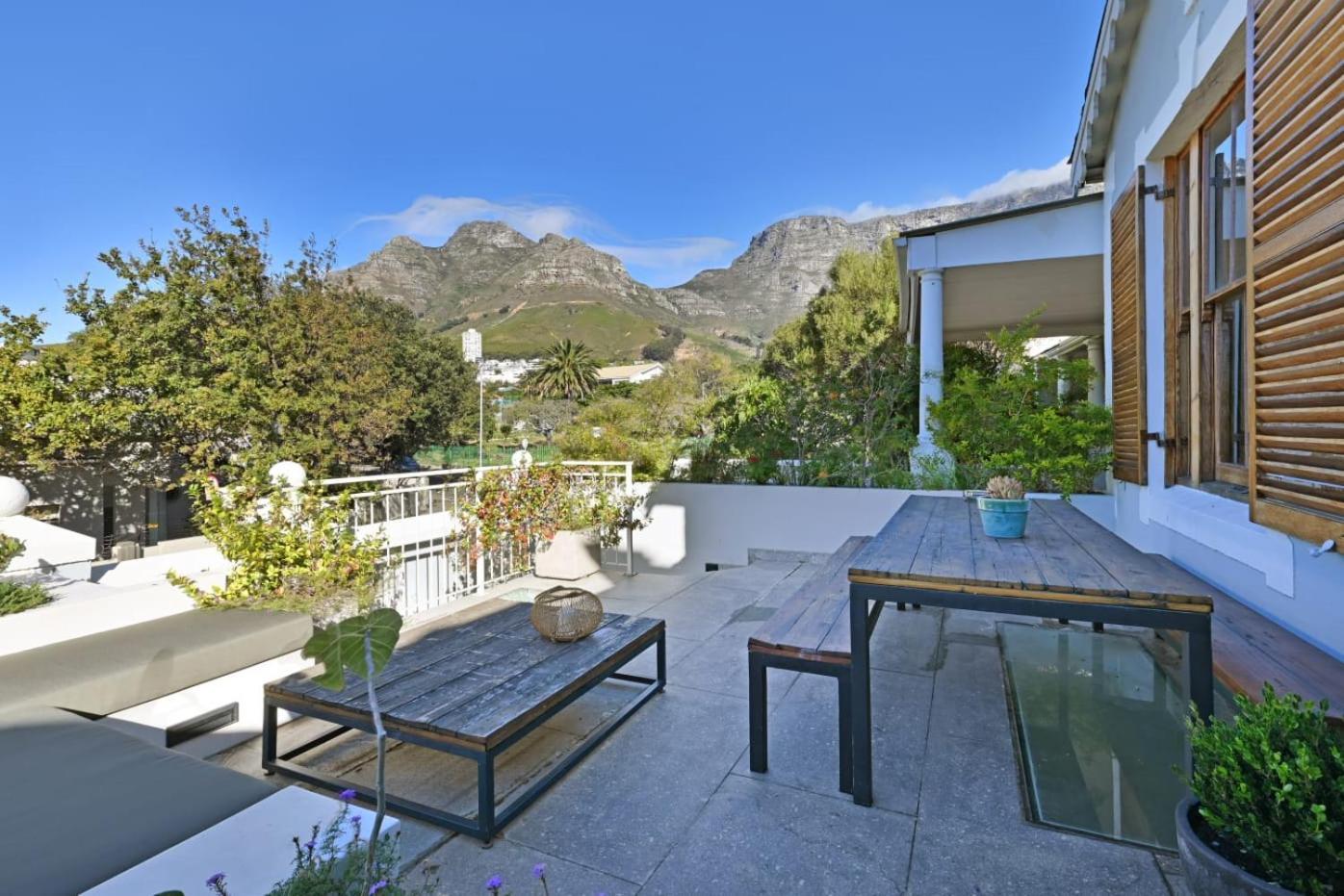 Villa Victorian With Stunning Views & Pool