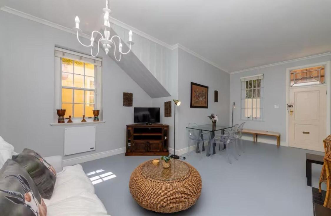 Vintage Alcove In Point, Sleeps 4 Cape Town