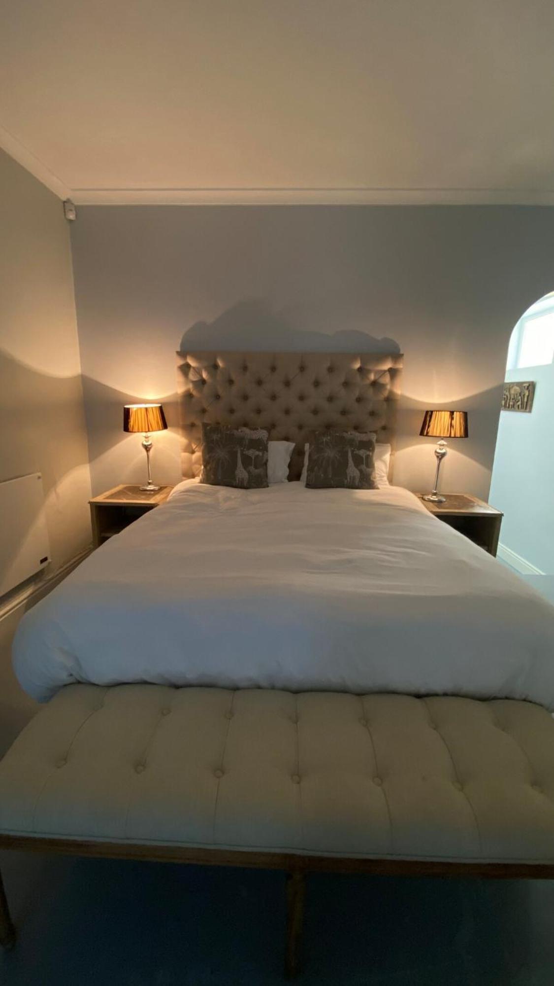 Vintage Alcove In Point, Sleeps 4