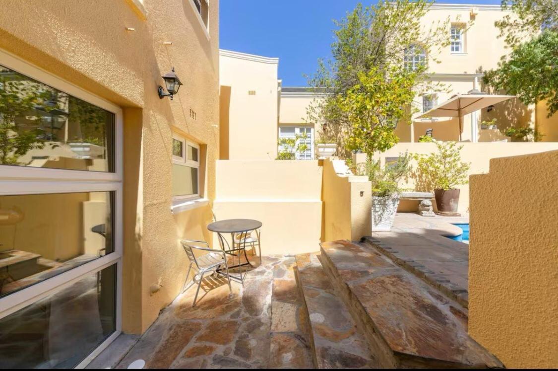 Vintage Alcove In Point, Sleeps 4 Apartment *