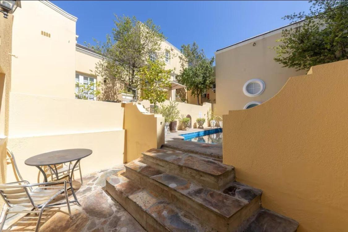 Vintage Alcove In Point, Sleeps 4 Apartment Cape Town