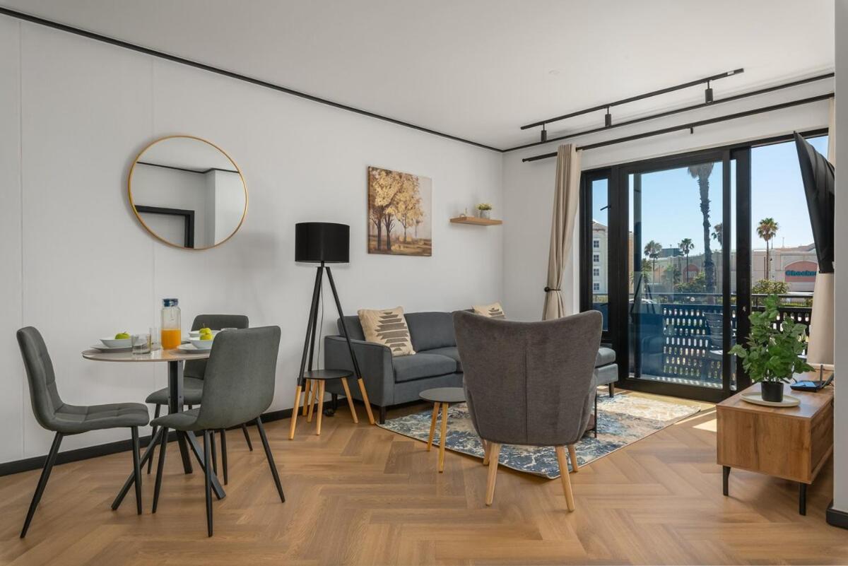 Apartment Urban Oasis For Two In Century City- By Canal Walk