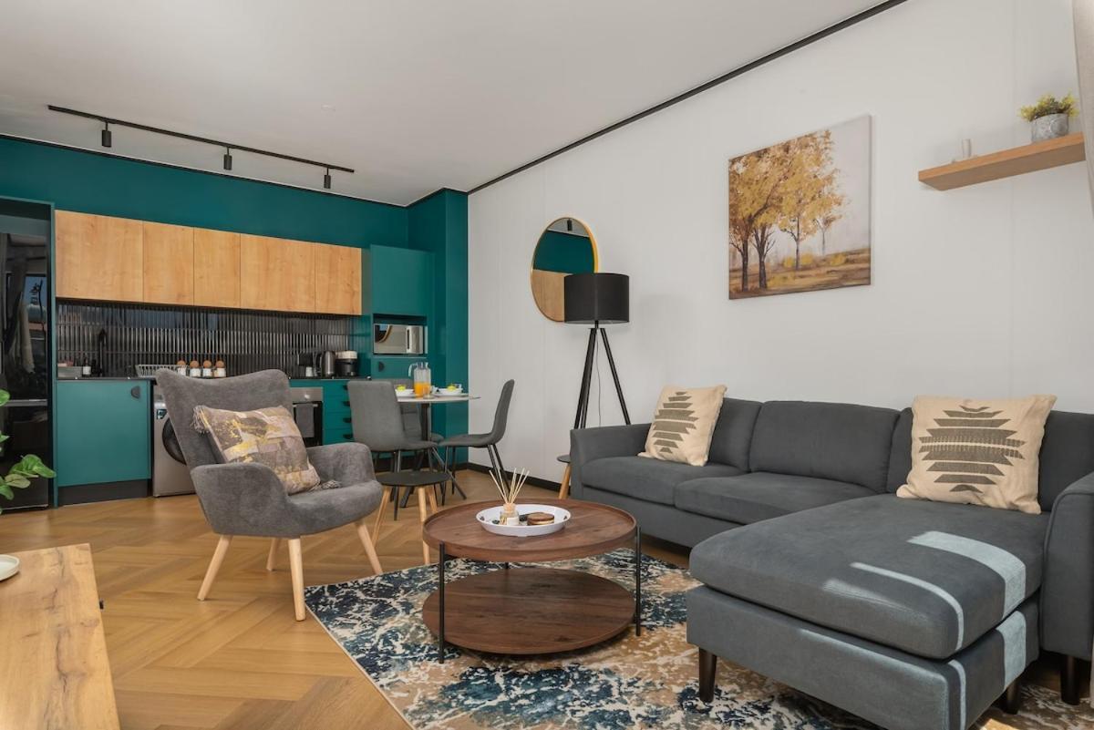 Urban Oasis For Two In Century City- By Canal Walk