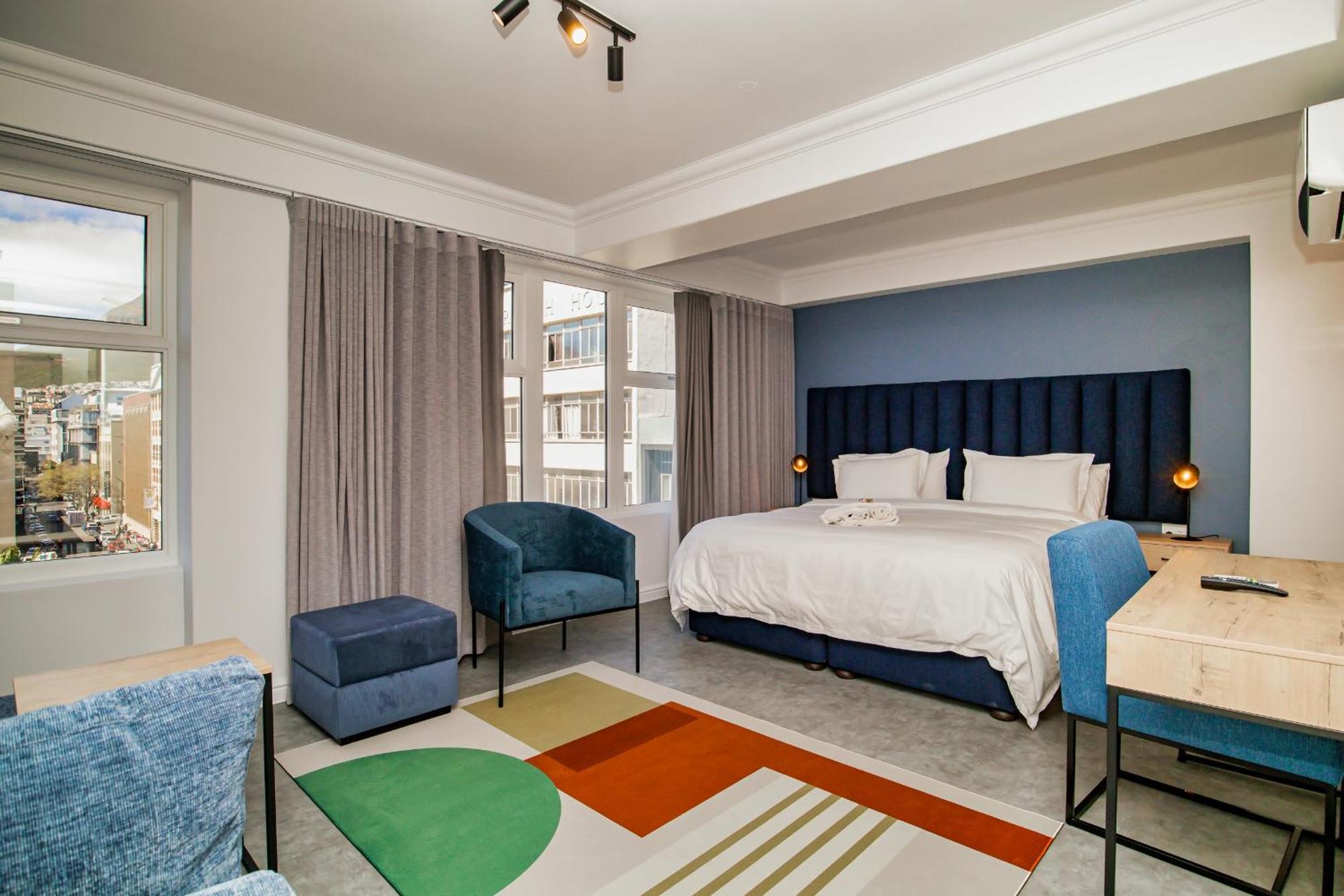 9 On Barrack Hotel 3*