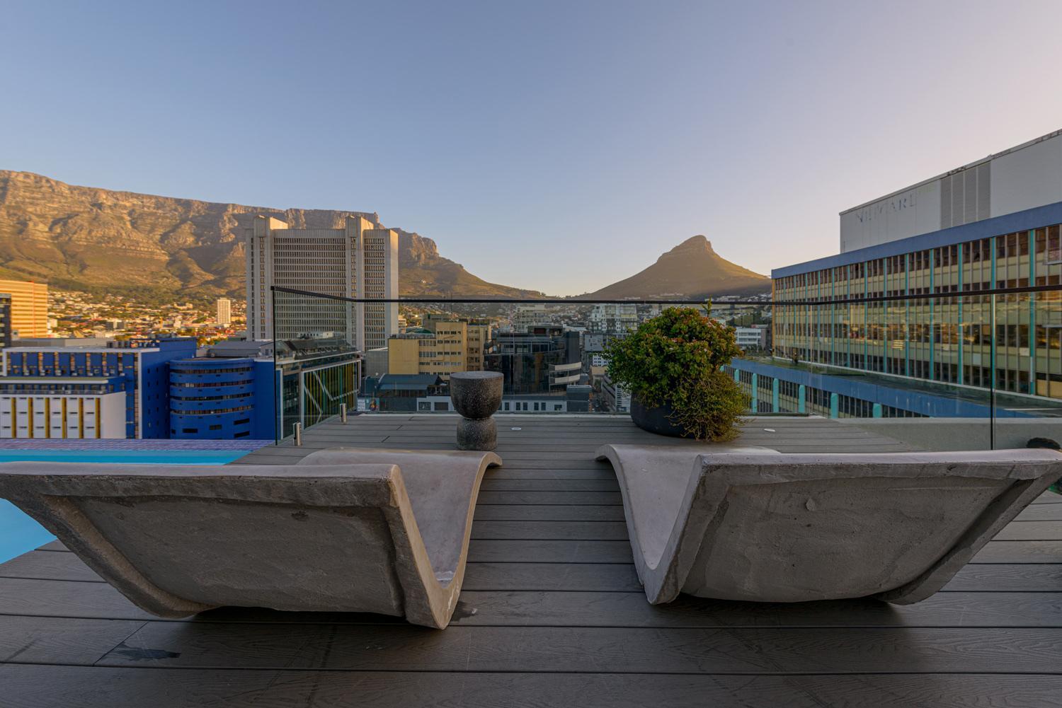 In The Heart Of Action - Discover, Explore, Relax Cape Town