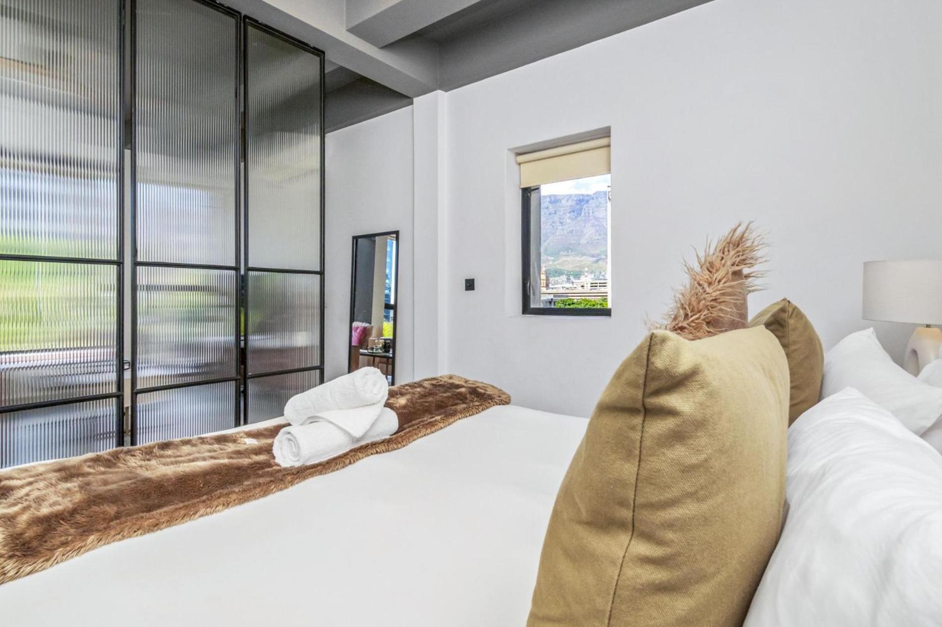 Duke 1 Bedroom With Mountain Views Rooftop Pool