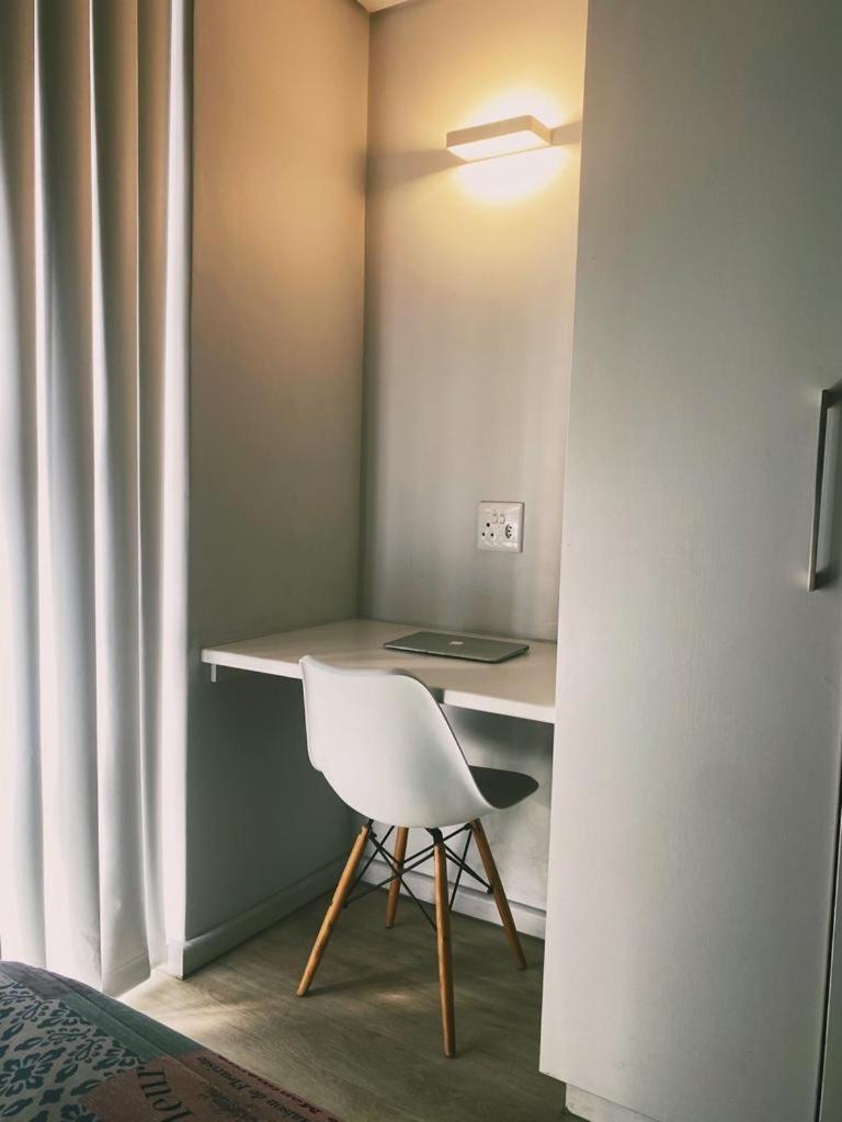 Cozy In Woodstock Quarters * Cape Town
