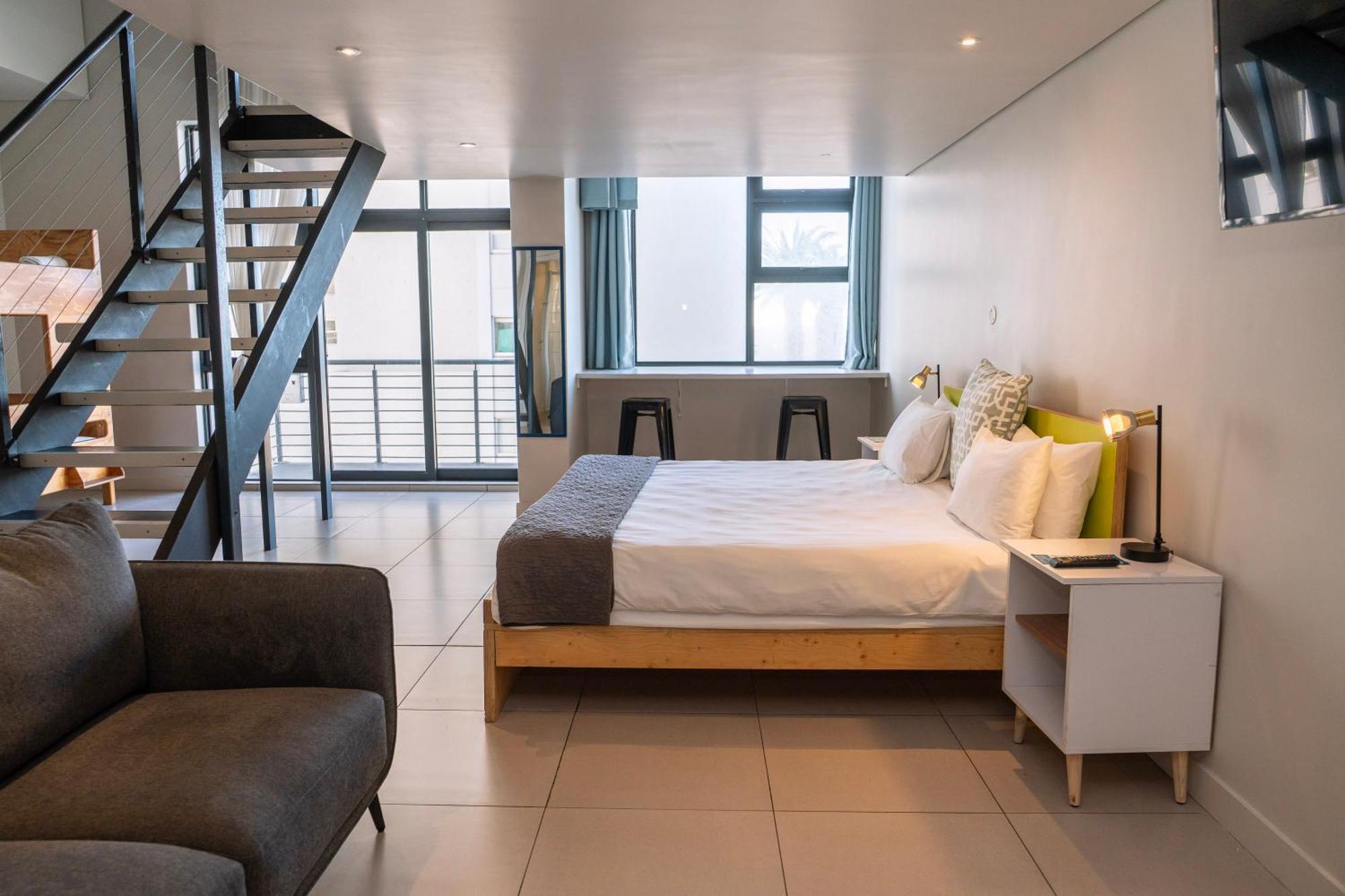 Mojo Hotel & Market Hotel 3*