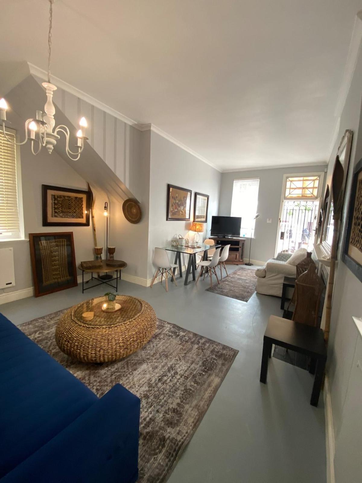 Vintage Alcove In Point, Sleeps 4