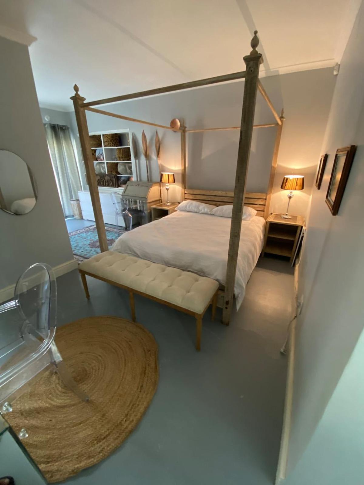 Apartment Vintage Alcove In Point, Sleeps 4