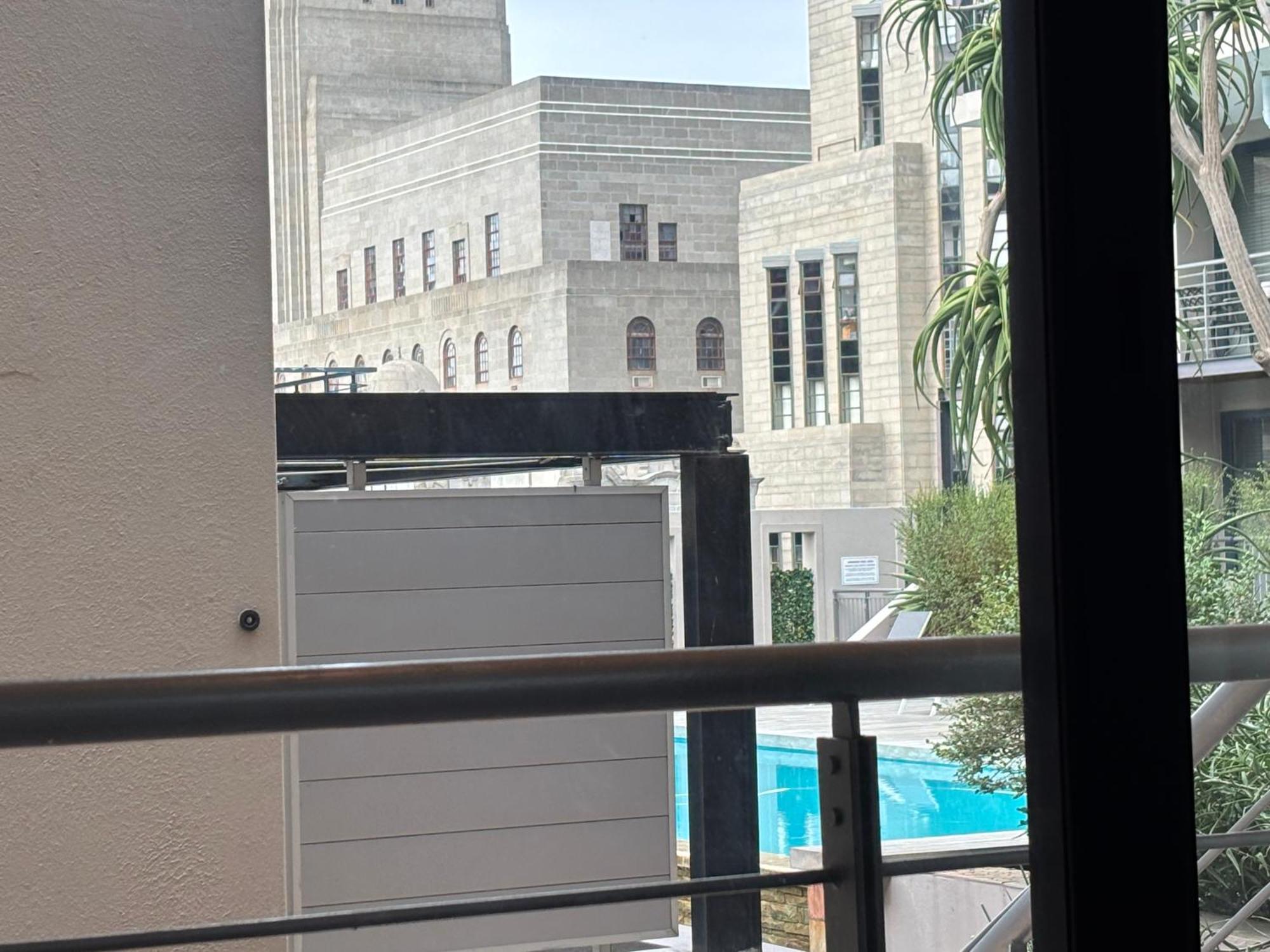 Elegant Oasis In Cbd Pool Gym & Views Cape Town
