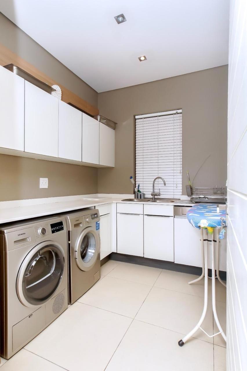 Luxury Penthouse -crystal Towers Apartment Cape Town