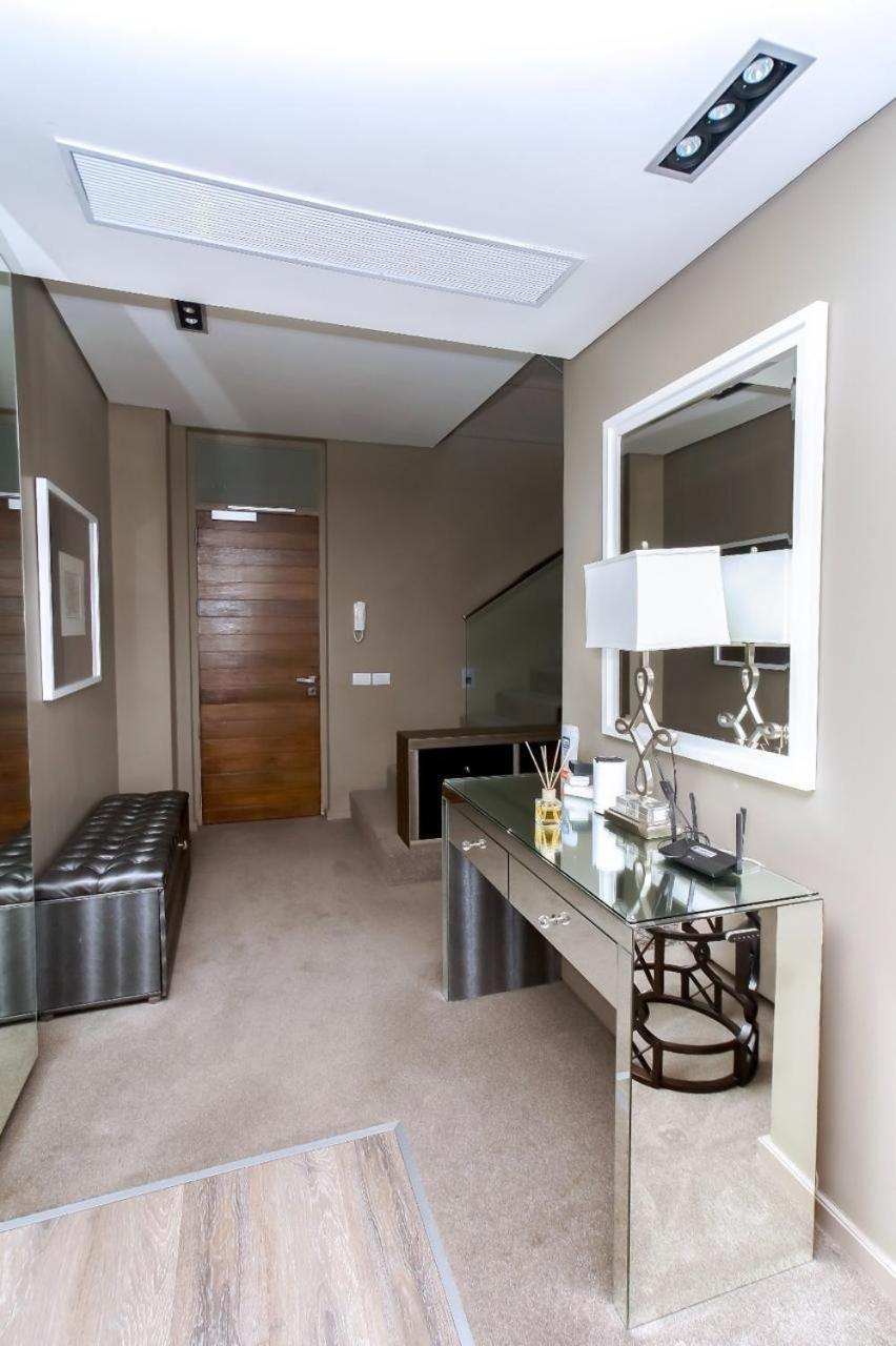 Apartment Luxury Penthouse -crystal Towers Cape Town