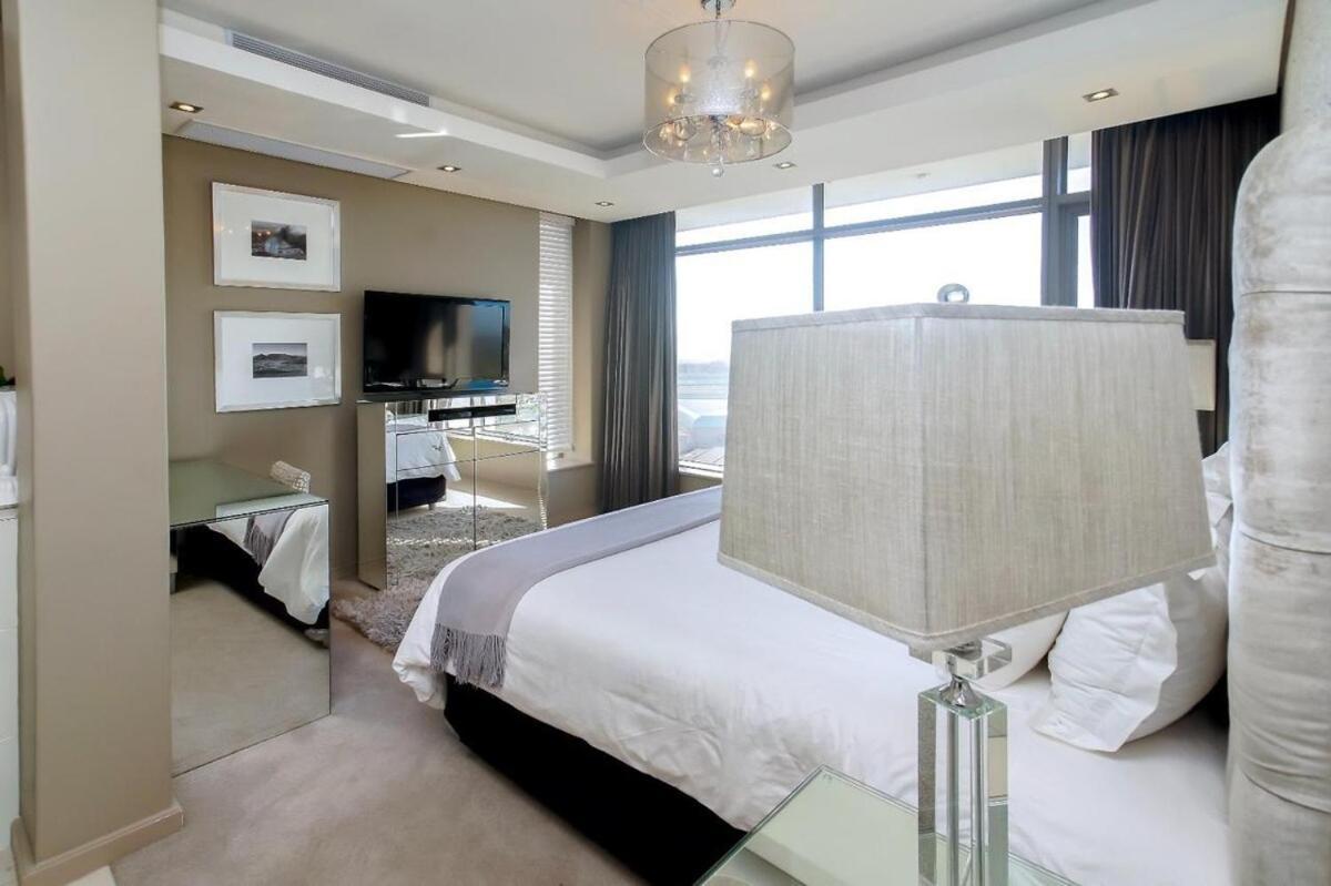 Luxury Penthouse -crystal Towers Apartment