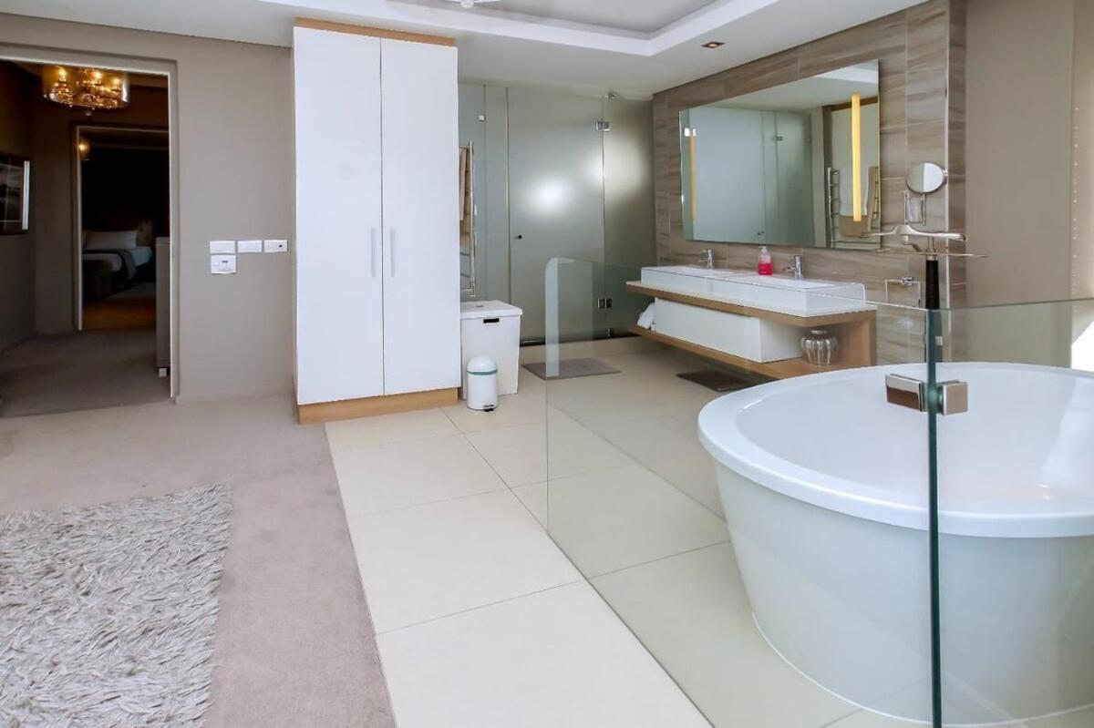 Luxury Penthouse -crystal Towers * Cape Town