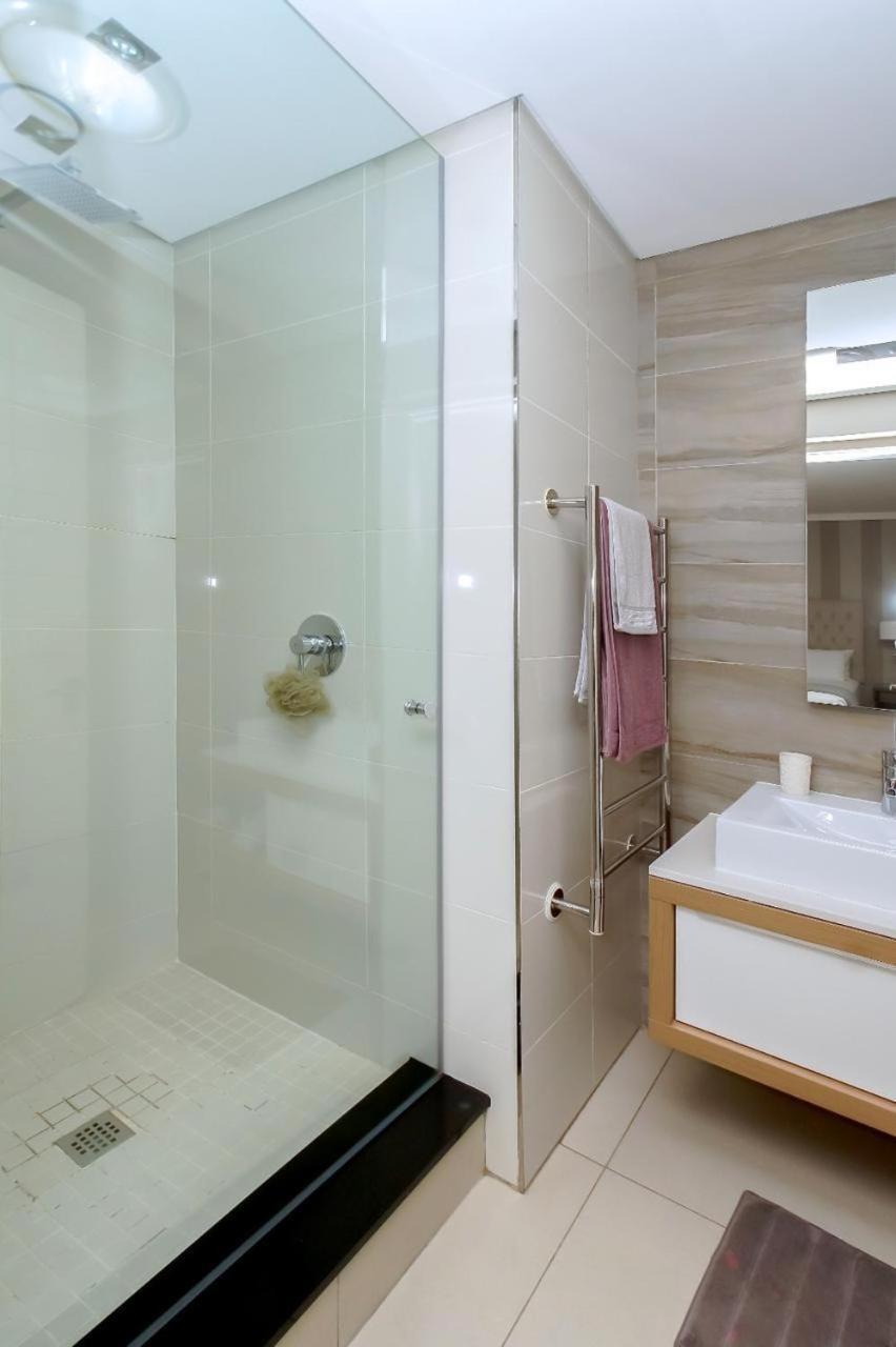 Luxury Penthouse -crystal Towers Cape Town