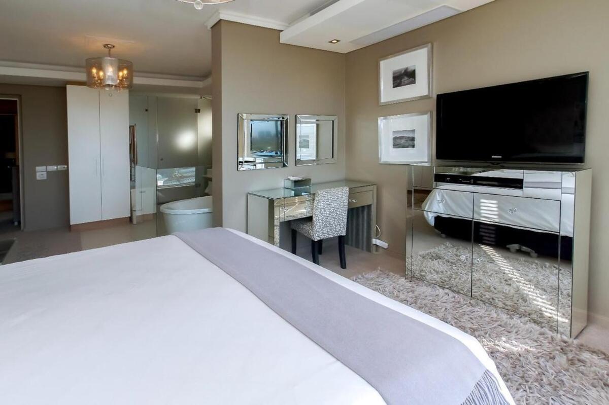 Luxury Penthouse -crystal Towers Apartment Cape Town