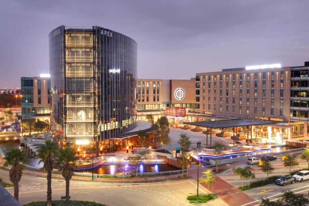 Apartment Luxury Penthouse -crystal Towers Cape Town