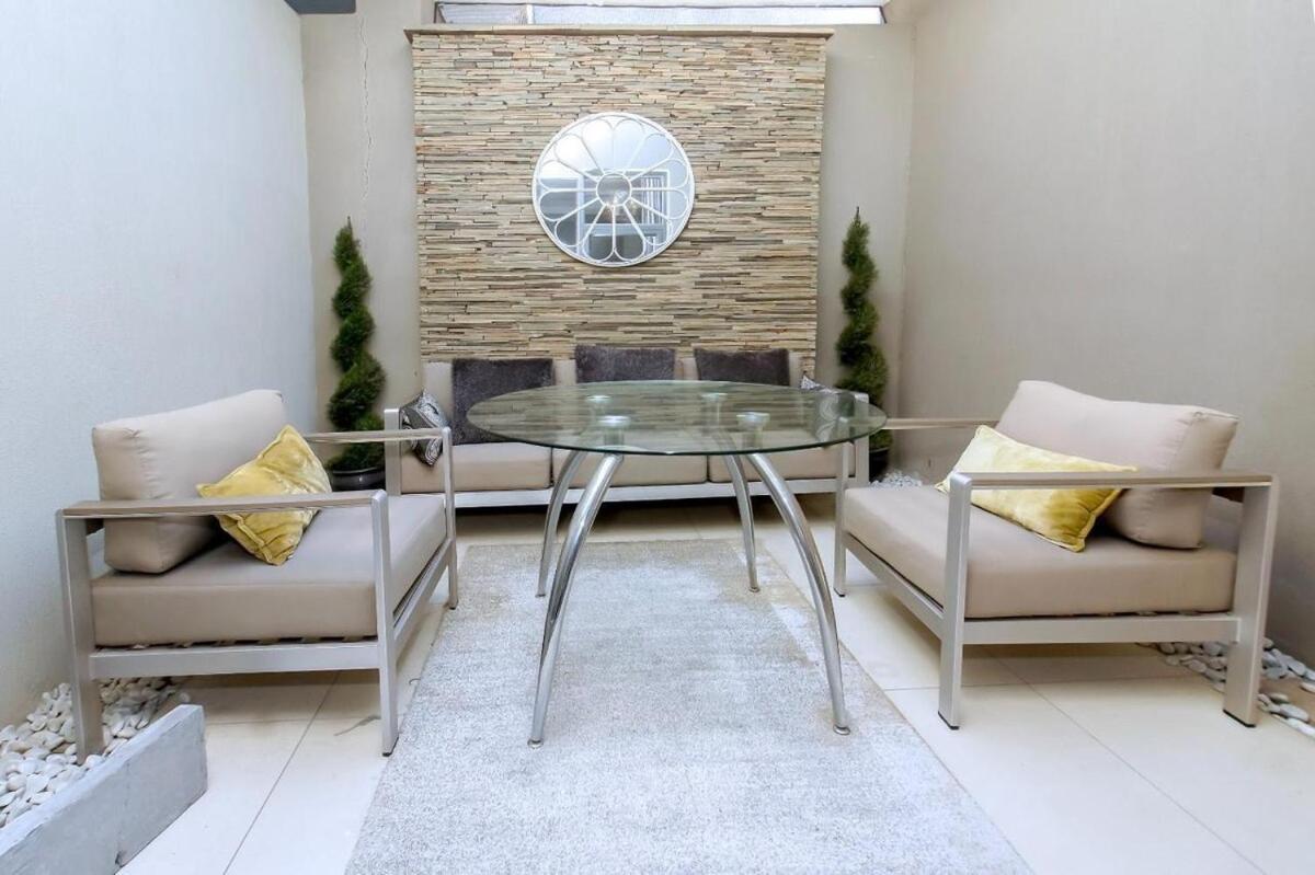Luxury Penthouse -crystal Towers Apartment