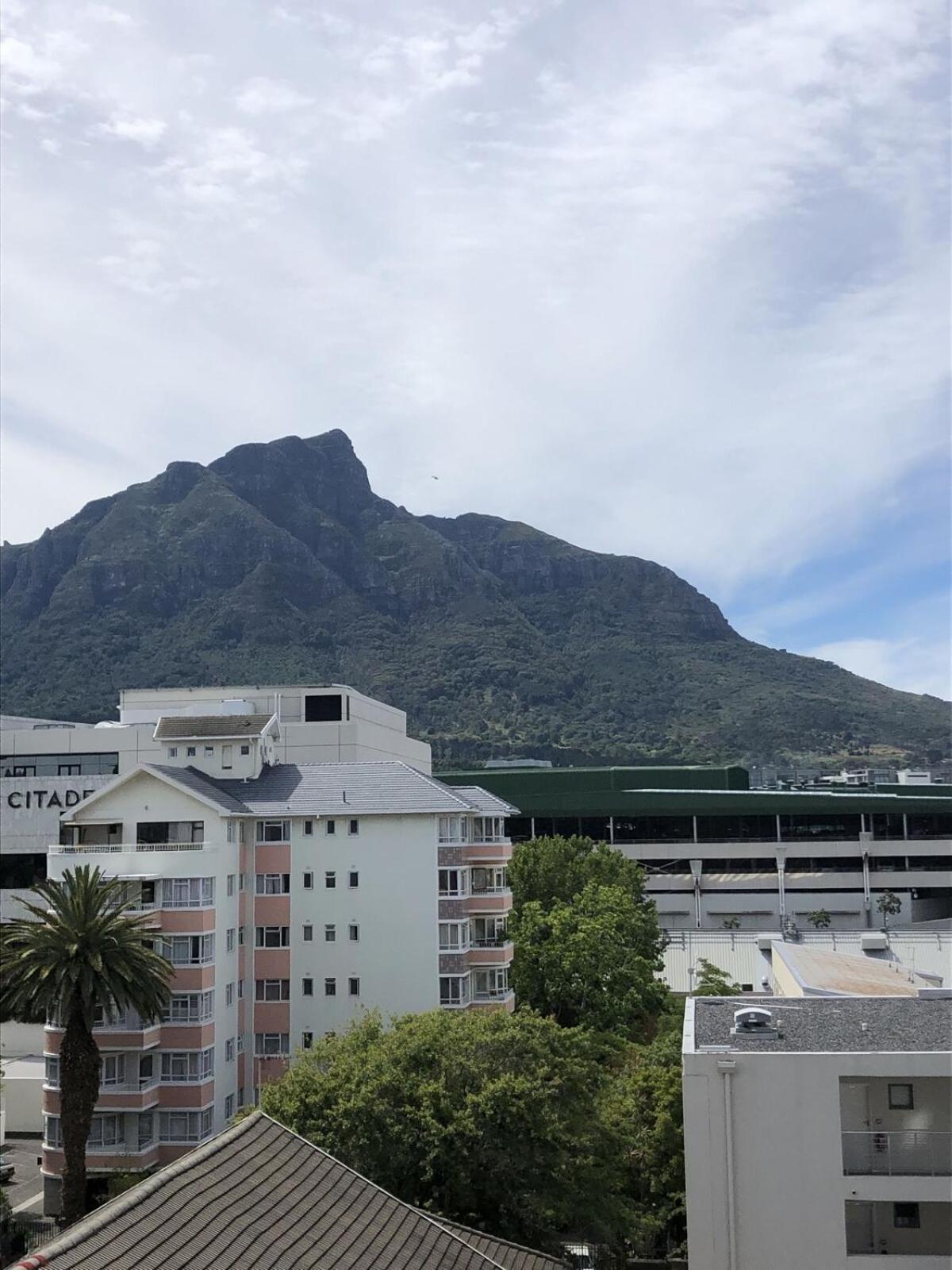Spacious 2-bedroom Apartamento *