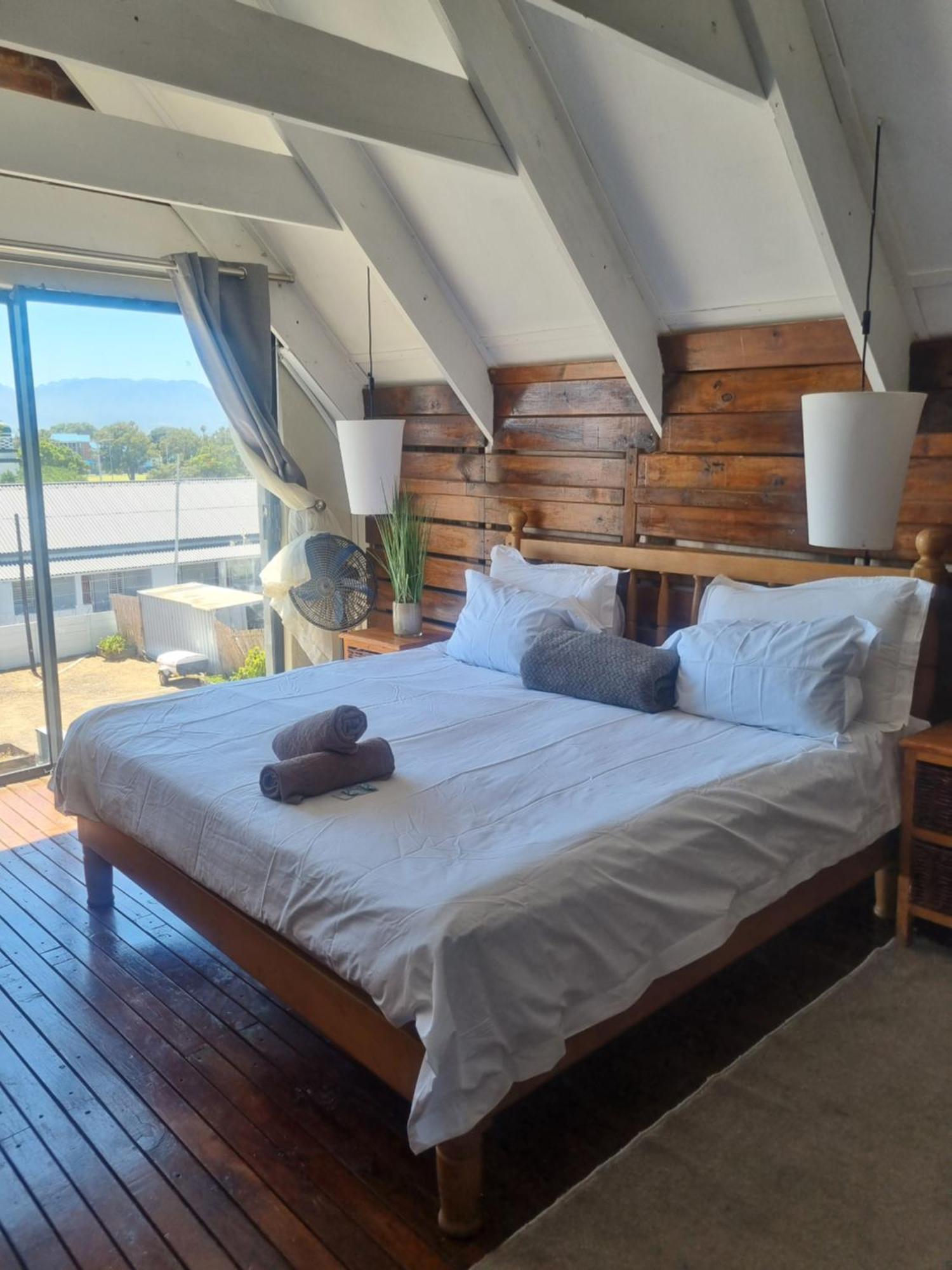 Yello Guest house Cape Town