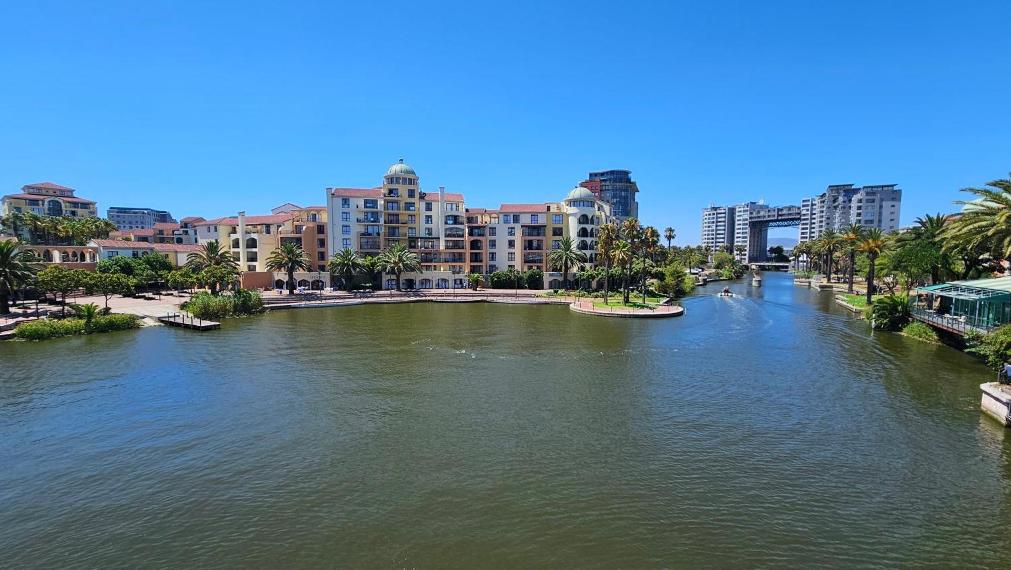 Apartment La Palmera - Island Club Canal Front Cape Town