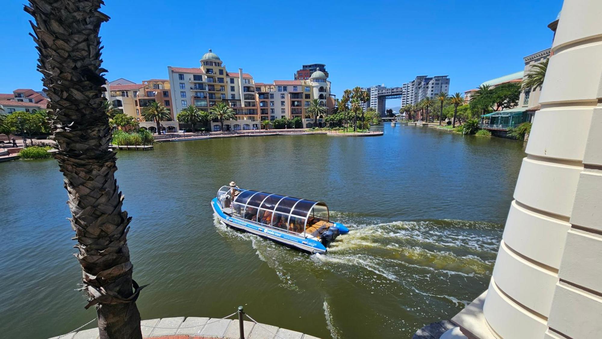 La Palmera - Island Club Canal Front Apartment *
