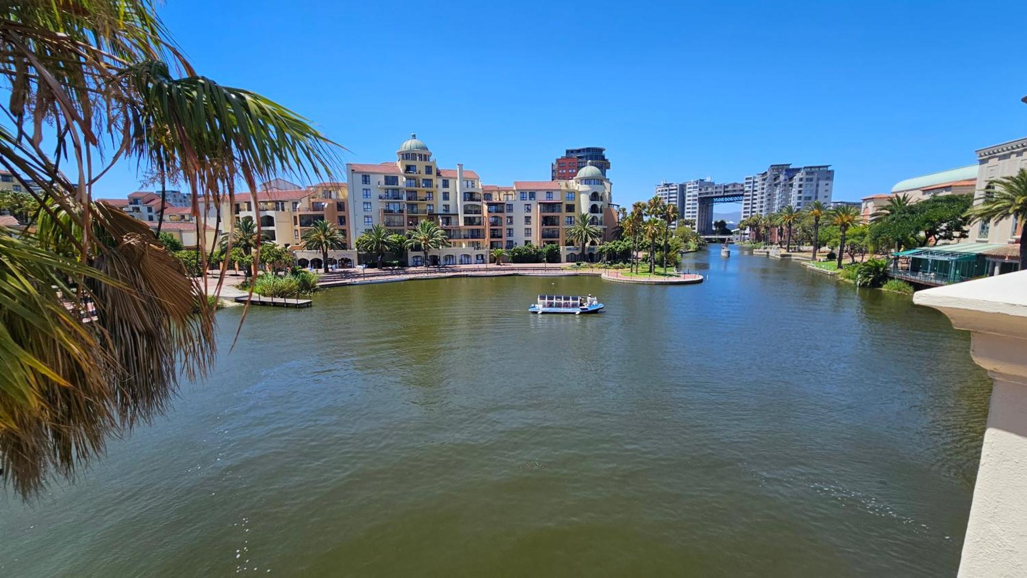 La Palmera - Island Club Canal Front *