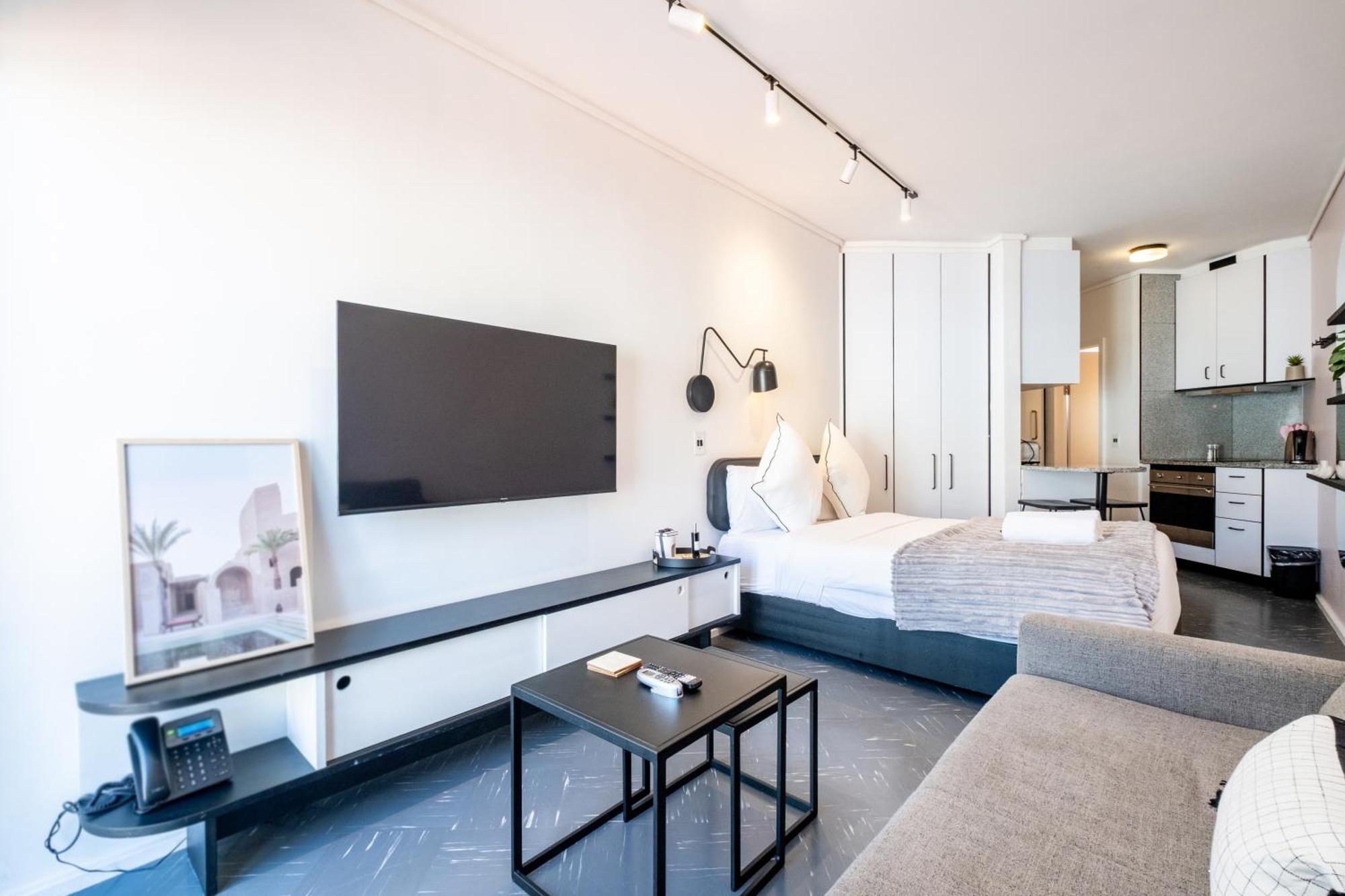 Flamingo 807 - Floor Sea Point With Daily Housekeeping Apartment *