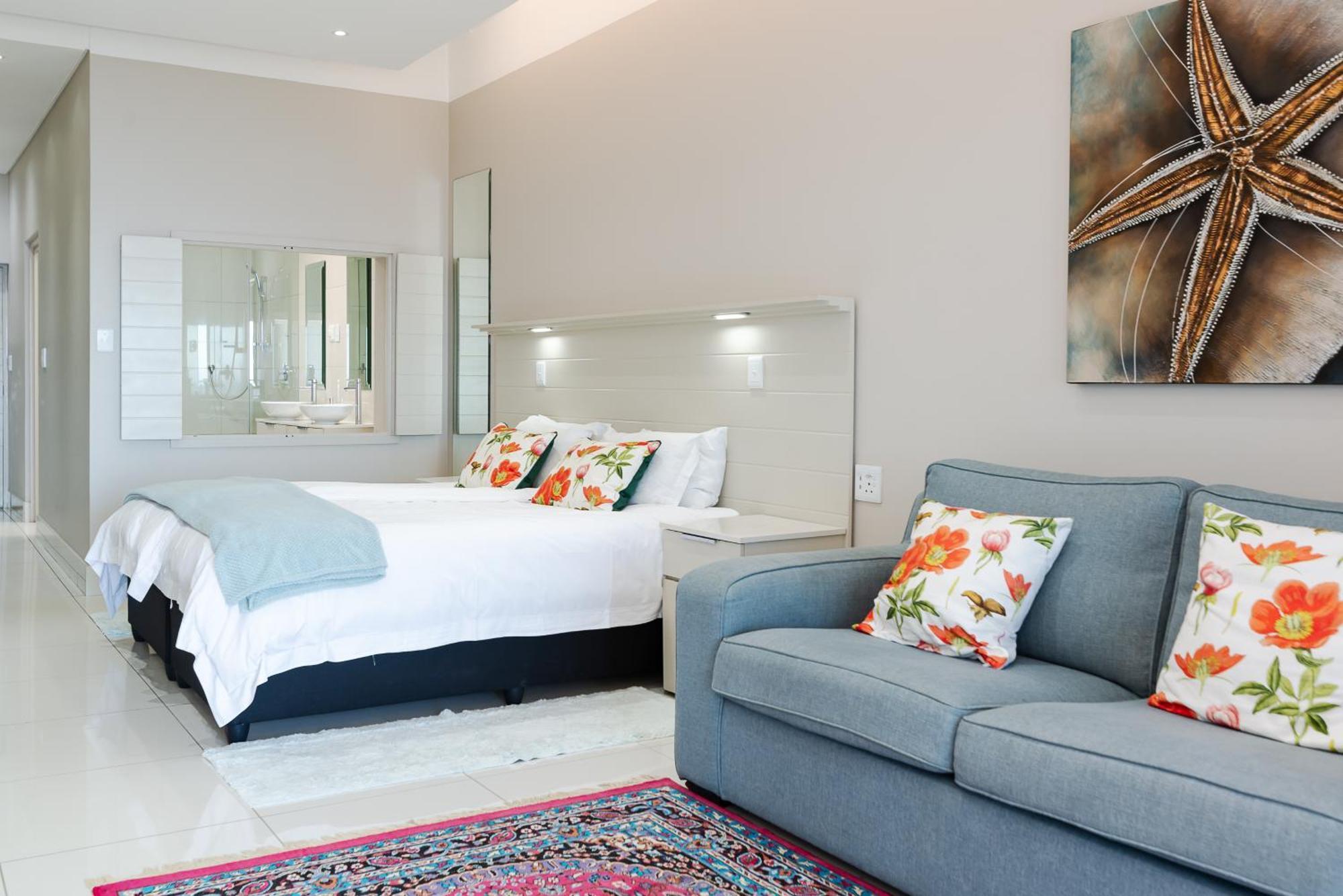 Camps Bay Blue Self-catering Apartment *