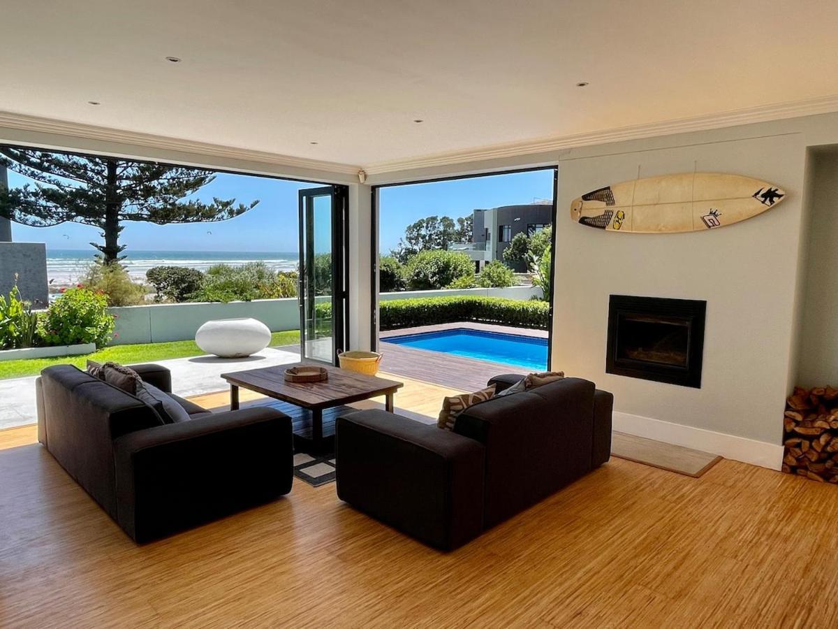 Holiday home Beachhouse! Seaview, Heated Pool, Battery Back-up Cape Town